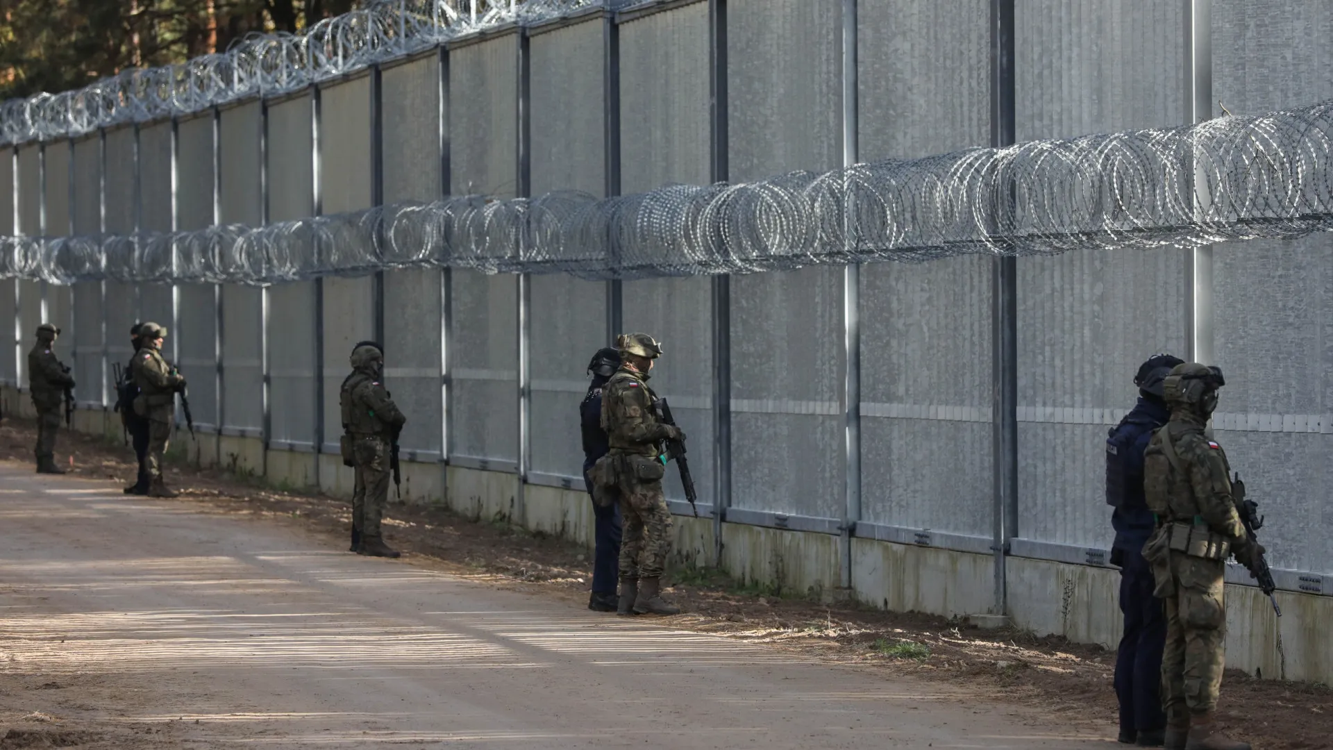 
                    Polónia vai reabrir duas passagens de fronteira com a Bielorrússia
                