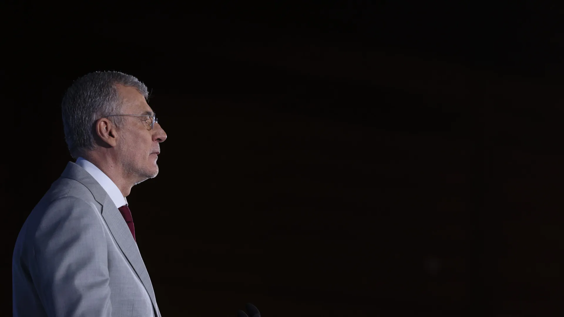 
                    Presidenciais: Gouveia e Melo avisa para risco nas contas públicas
                