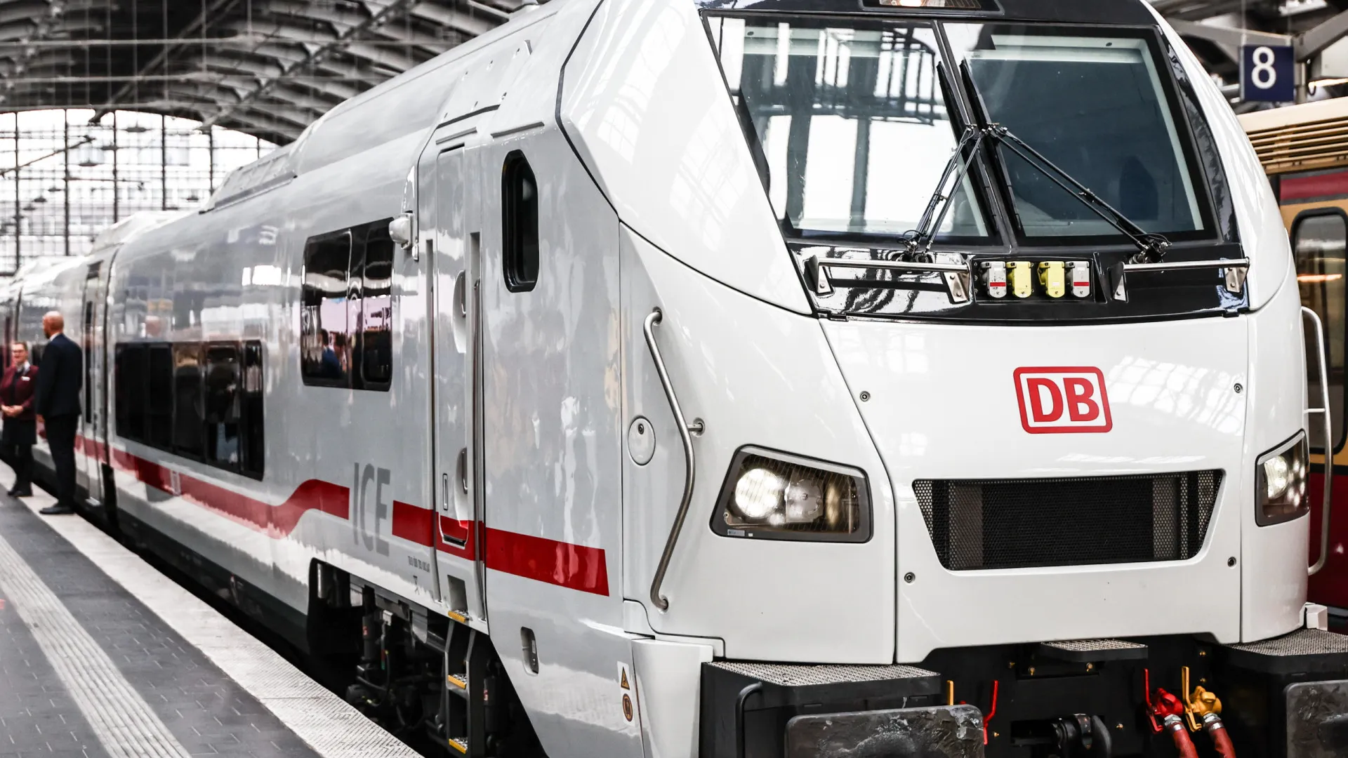 
                    Ferroviária alemã Deutsche Bahn regista prejuízo de 2,3 mil milhões
                