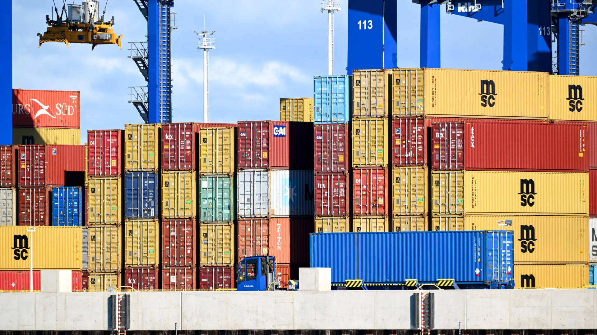 
                    Exportações chinesas para países lusófonos sobem 0,9% até outubro
                