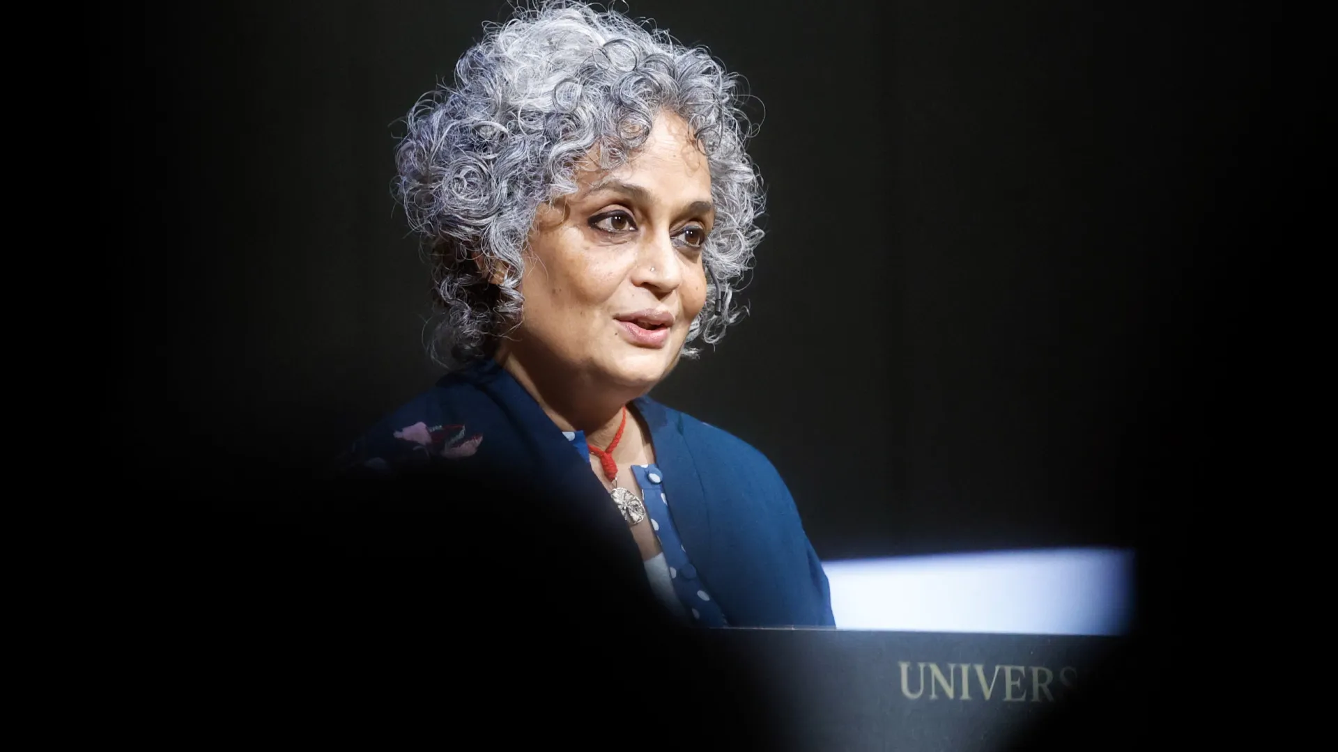 
                    Arundhati Roy entre finalistas do Women's Prize de não-ficção com memórias
                