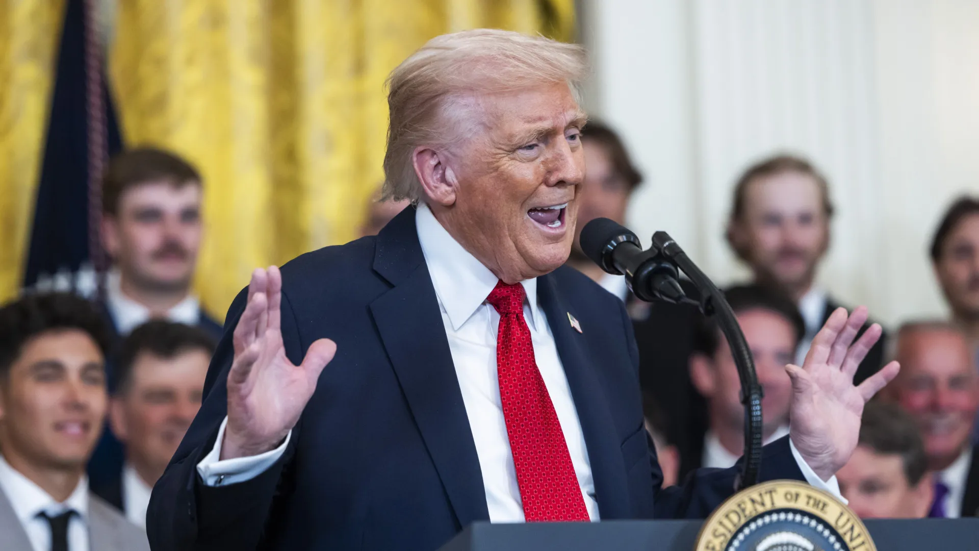 
                    Trump diz que aliados regionais estão prontos a enviar tropas para Gaza
                