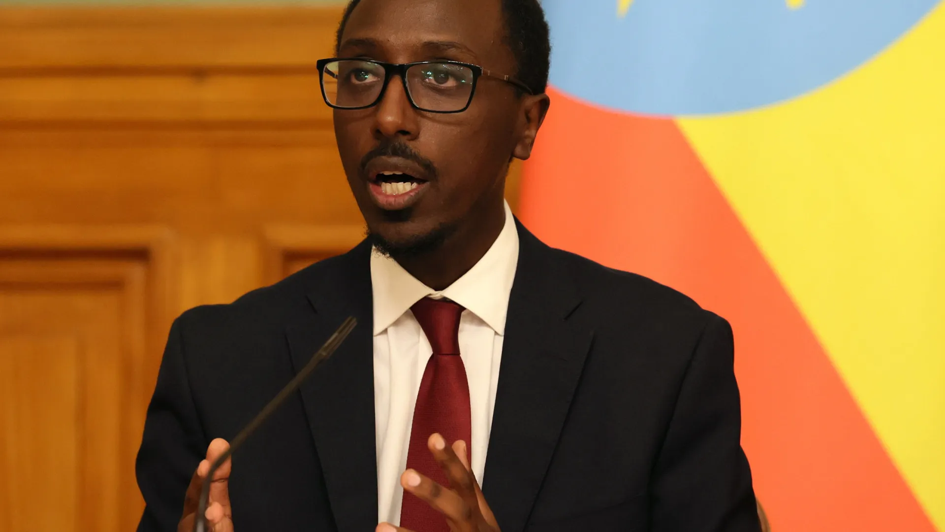 
                    Etiópia exige que Eritreia retire imediatamente tropas do seu território
                