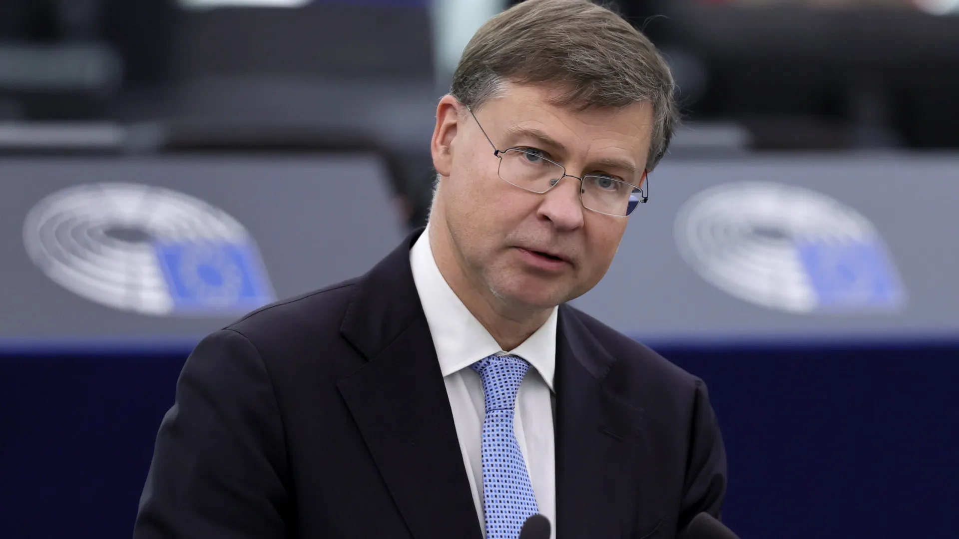 
                    Bruxelas insta Portugal a manter 