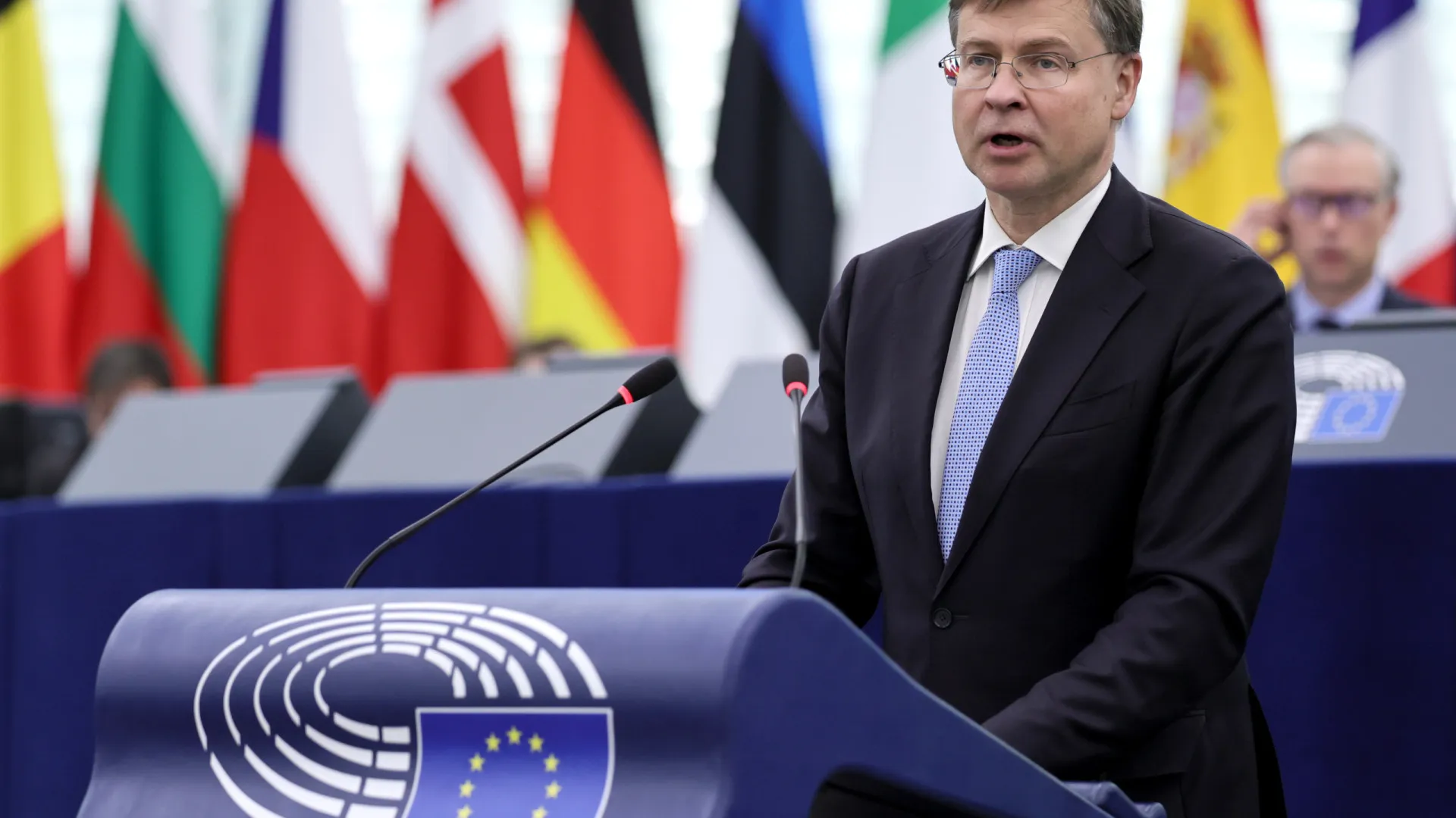 
                    Bruxelas vai acautelar 