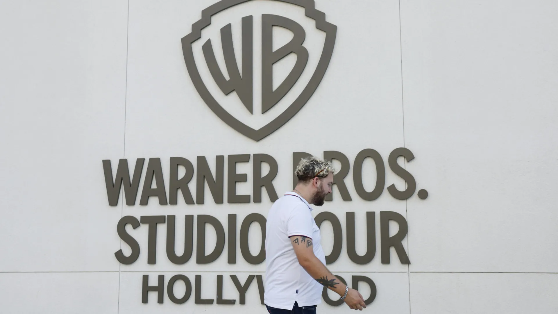 
                    Warner Bros dá nova nega à Paramount e reafirma preferência pela Netflix
                