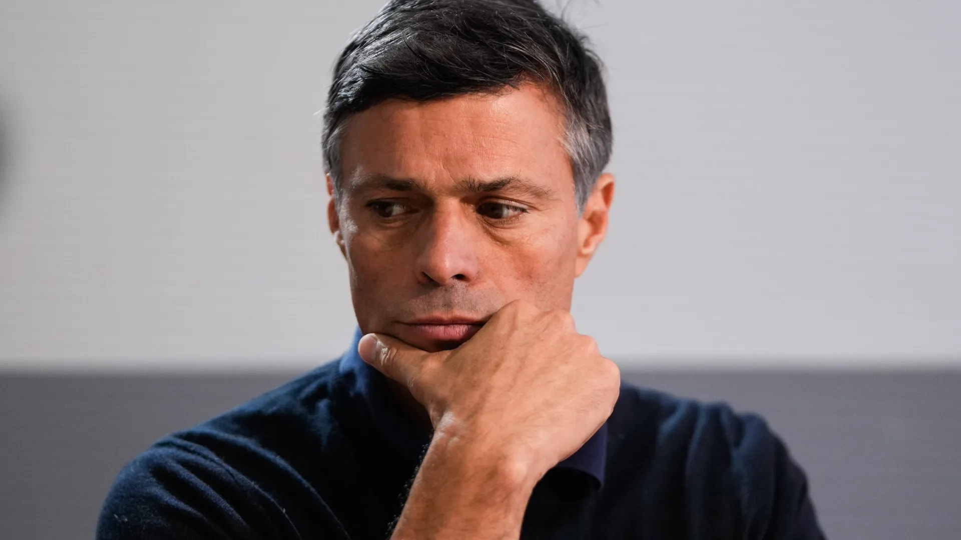 
                    Maduro pede retirada da cidadania ao líder da oposição Leopoldo López
                