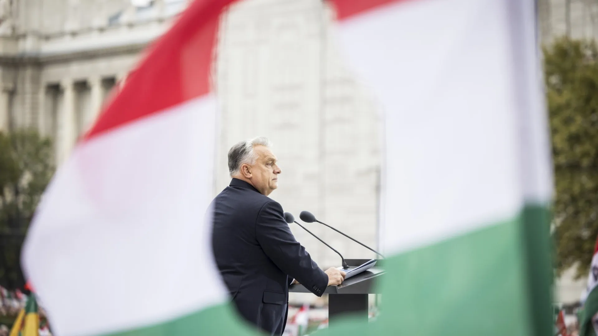 
                    Orbán admite contornar sanções dos EUA contra petrolíferas russas
                