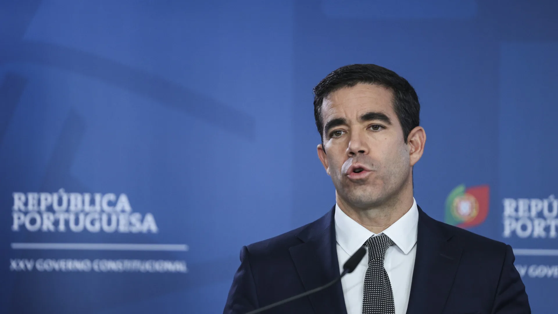 Governo diz-se de "portas abertas" ao diálogo para evitar greve geral