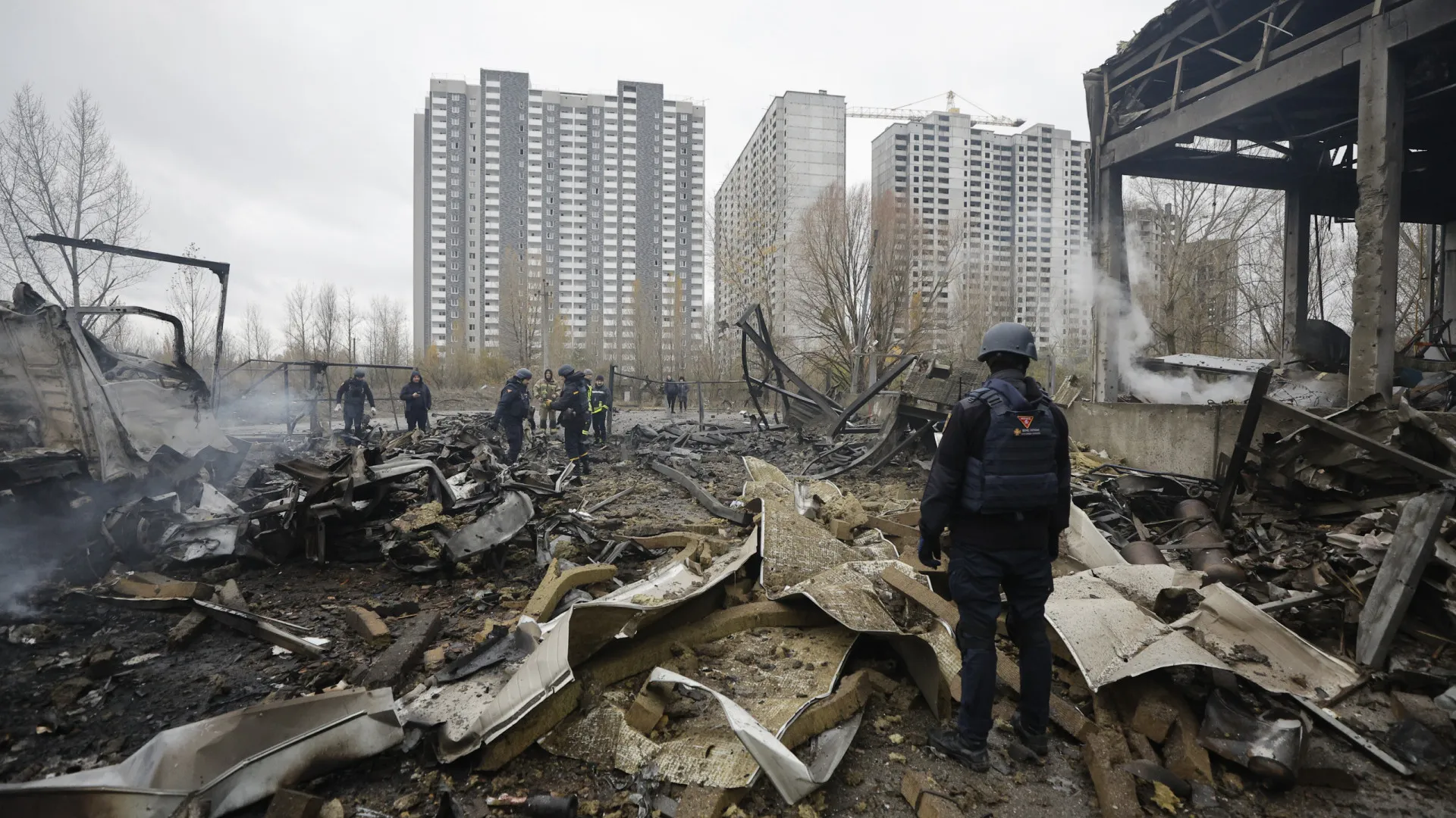 
                    Pelo menos cinco mortos em ataques entre Moscovo e Kyiv
                