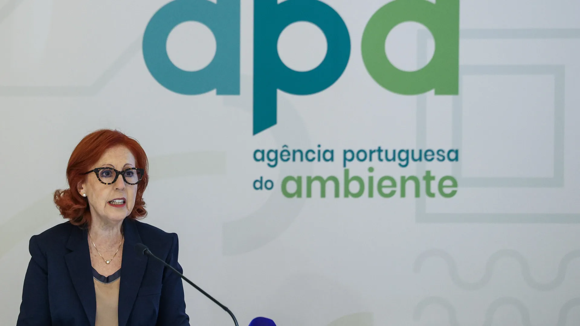 
                    Governo quer resolver acessos bloqueados a praias, mas sem garantir verão
                