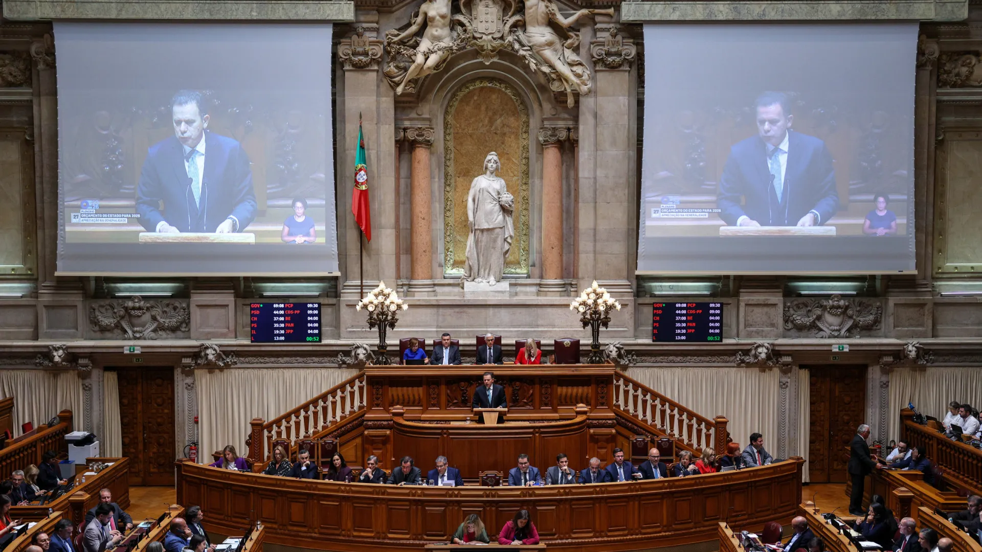 Aumento permanente de pensões? Montenegro recusa proposta de Carneiro
