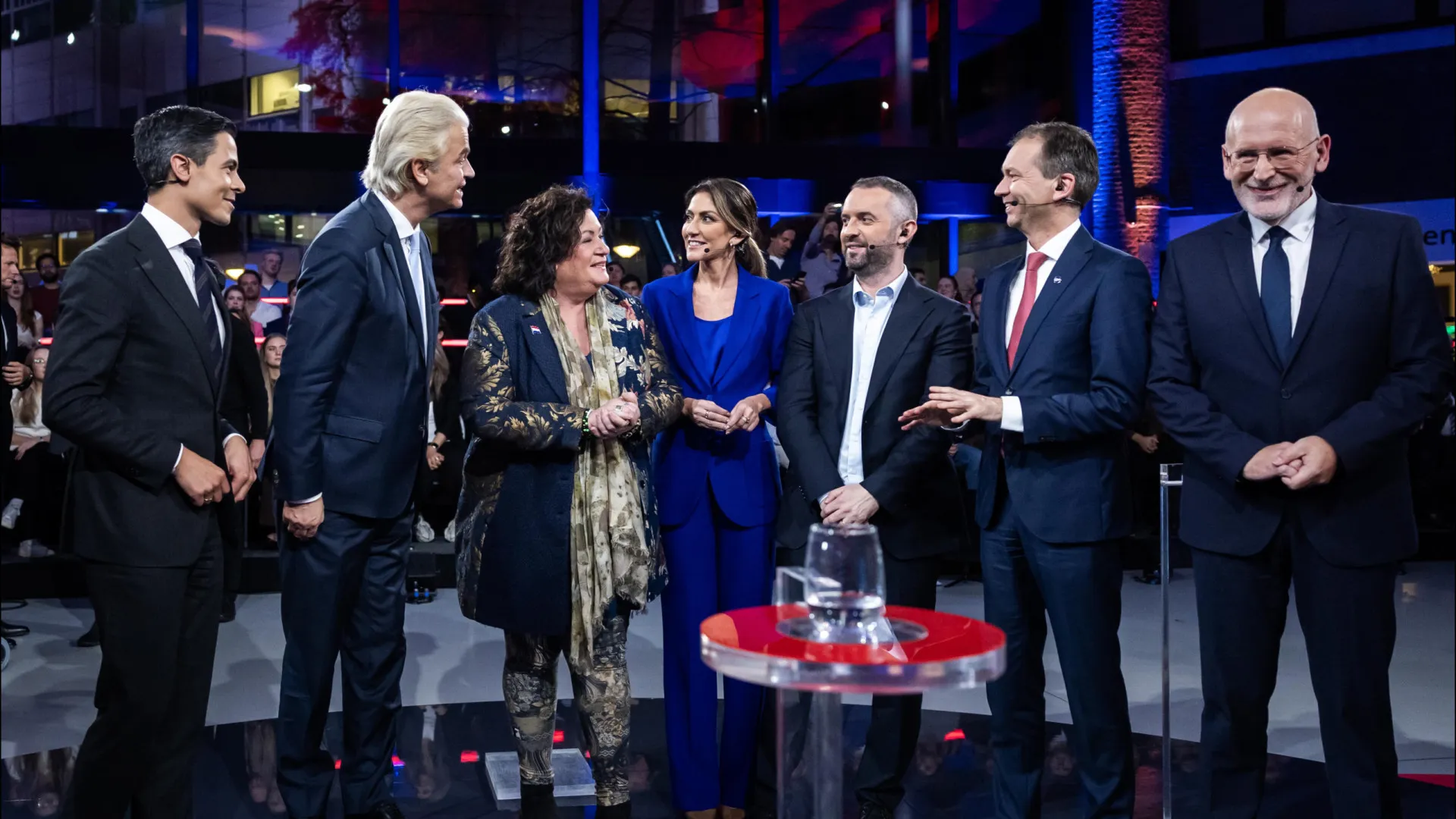 Países Baixos regressam (novamente) às urnas em eleições antecipadas