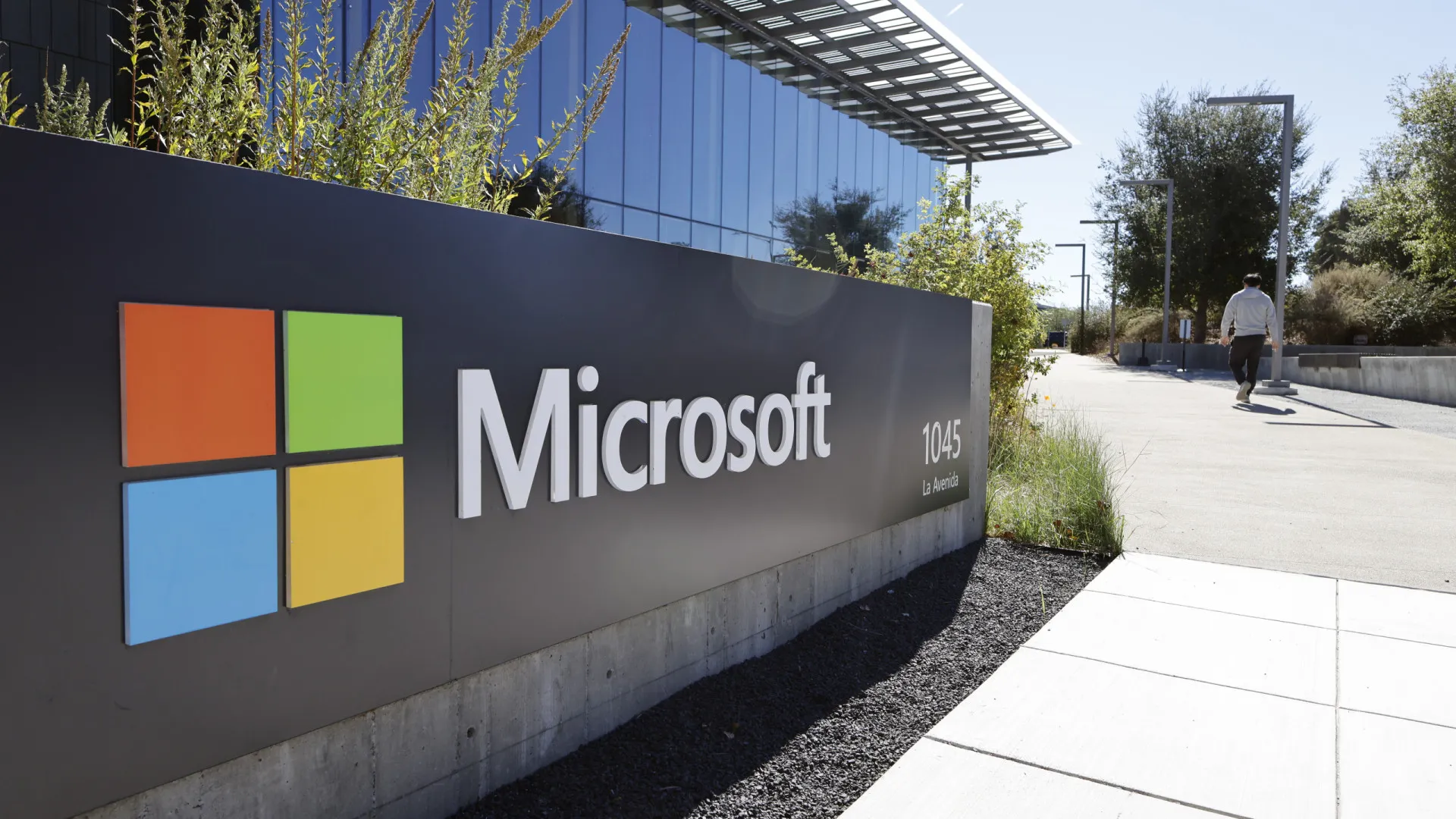 
                    Microsoft anuncia 13,2 mil milhões em investimentos nos Emirados
                