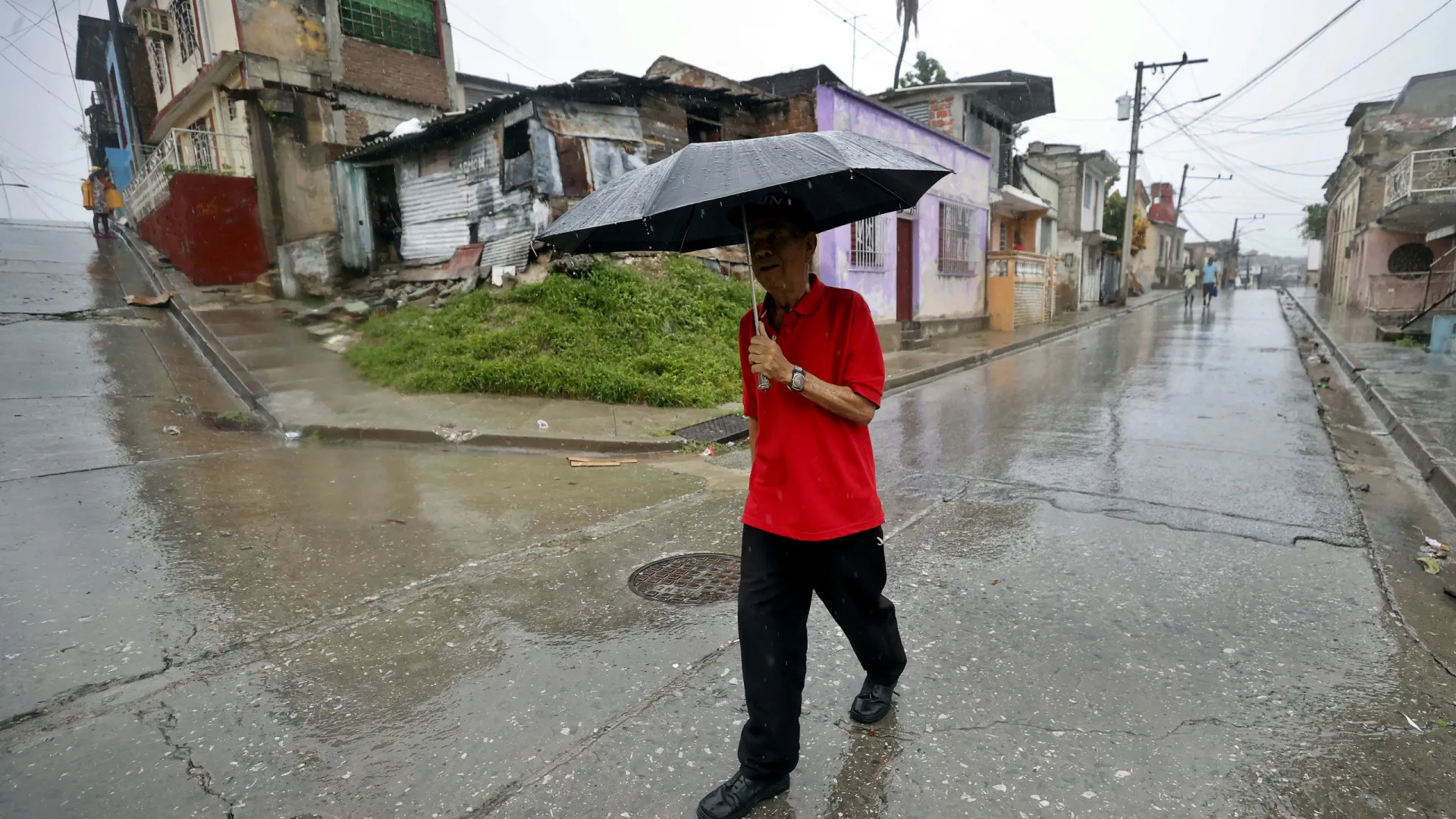 Furacão Melissa causa danos consideráveis em Cuba e desloca 700 mil pessoas