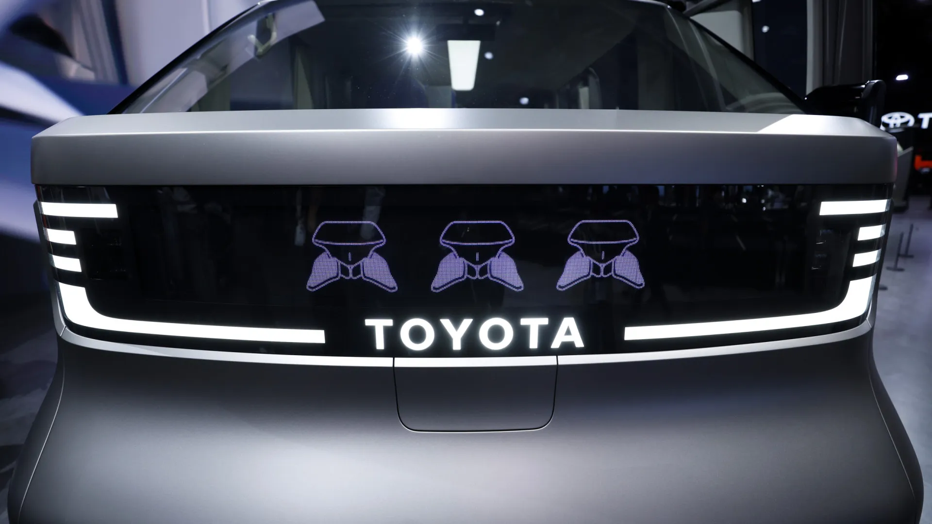 
                    Lucros da Toyota descem. Tarifas dos EUA têm impacto de 5 mil milhões
                