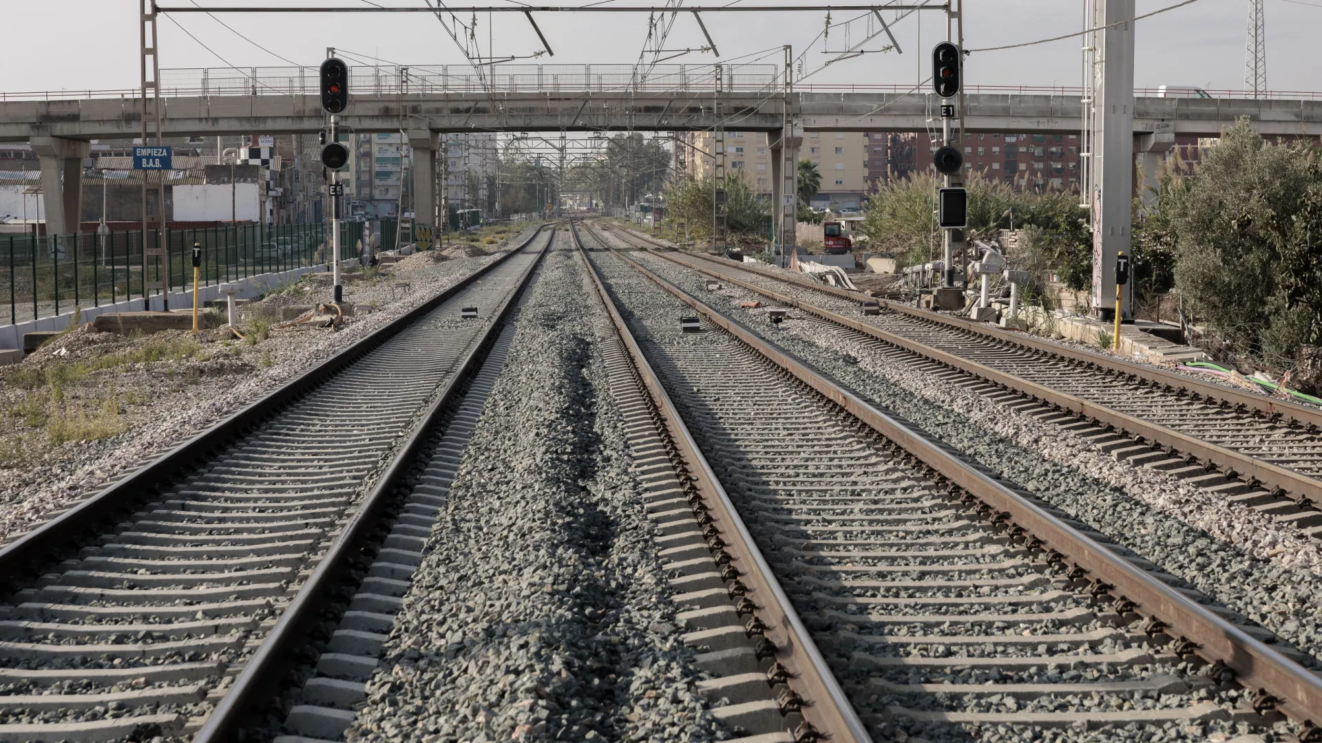 
                    Morreu maquinista do comboio que colidiu com um muro em Barcelona
                