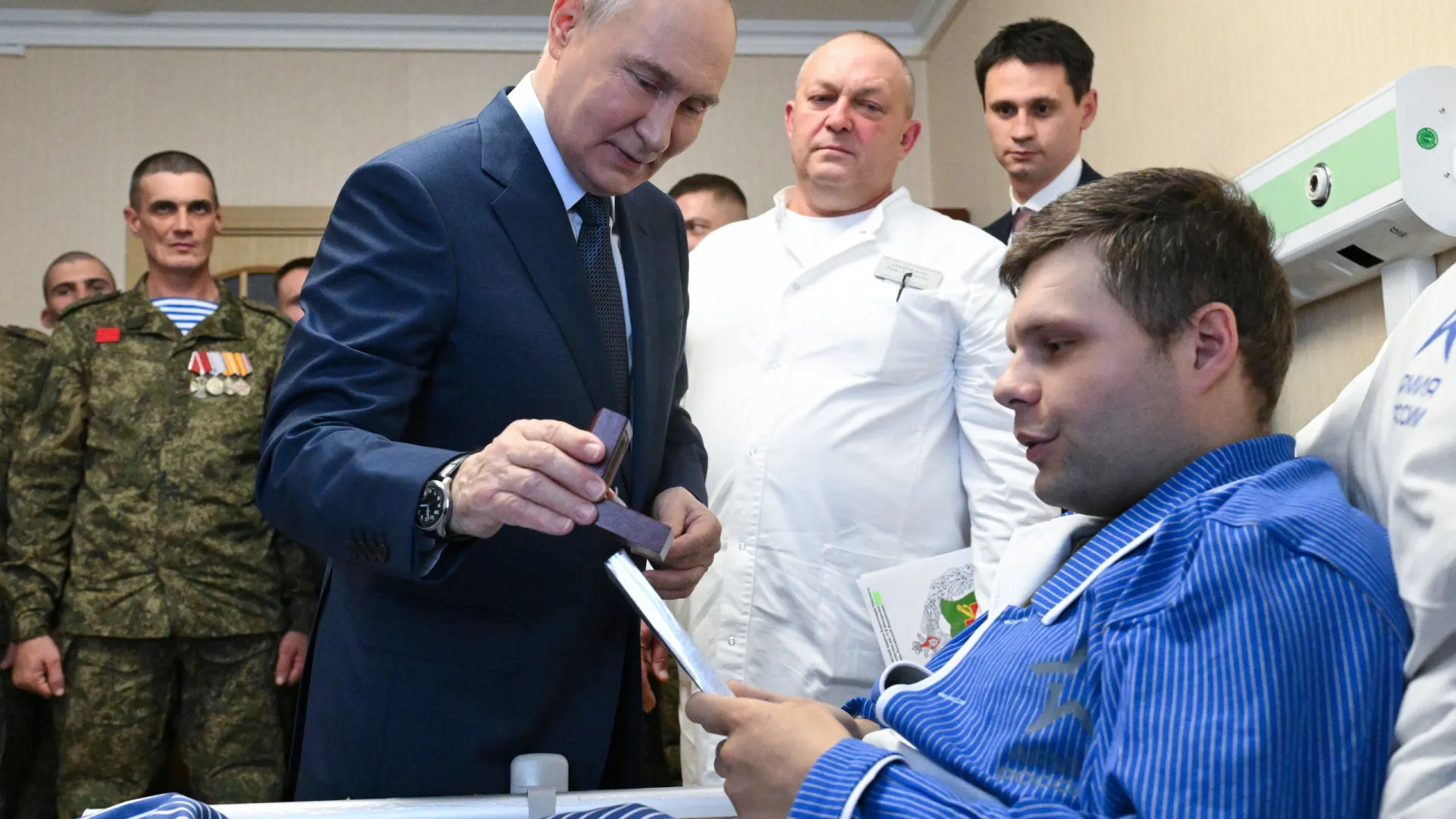 
                    Kyiv rejeita anúncio de Putin de cerco russo a duas cidades ucranianas
                