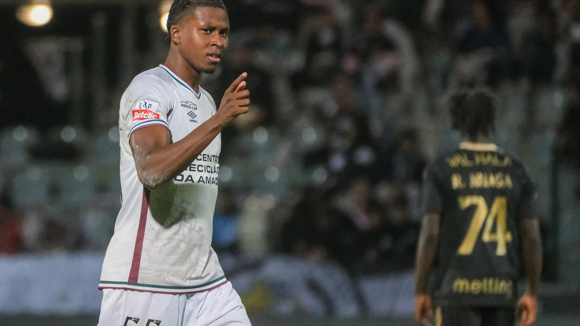 
                    Estrela da Amadora derrota Casa Pia em jogo com oito golos
                