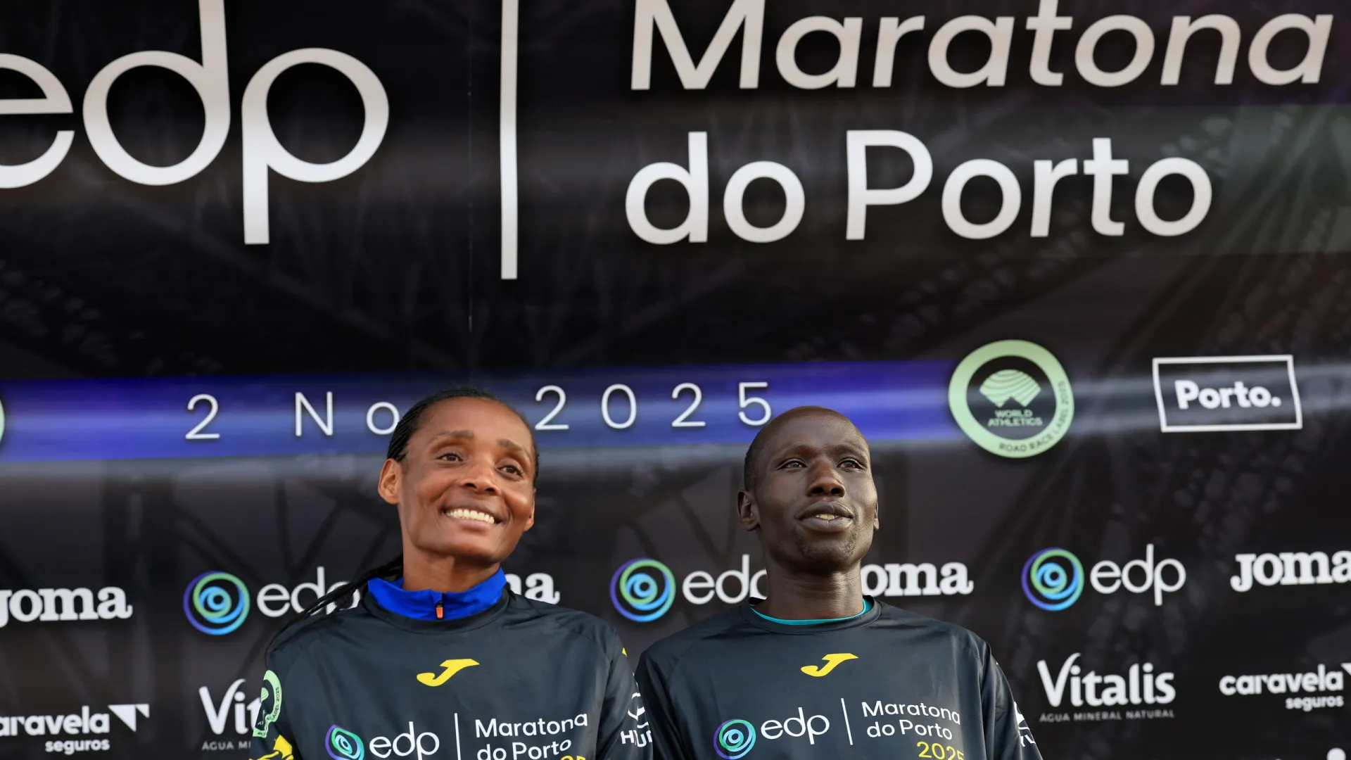 
                    Quenianos Aspel Kiprop e Betty Jepleting vencem Maratona do Porto
                