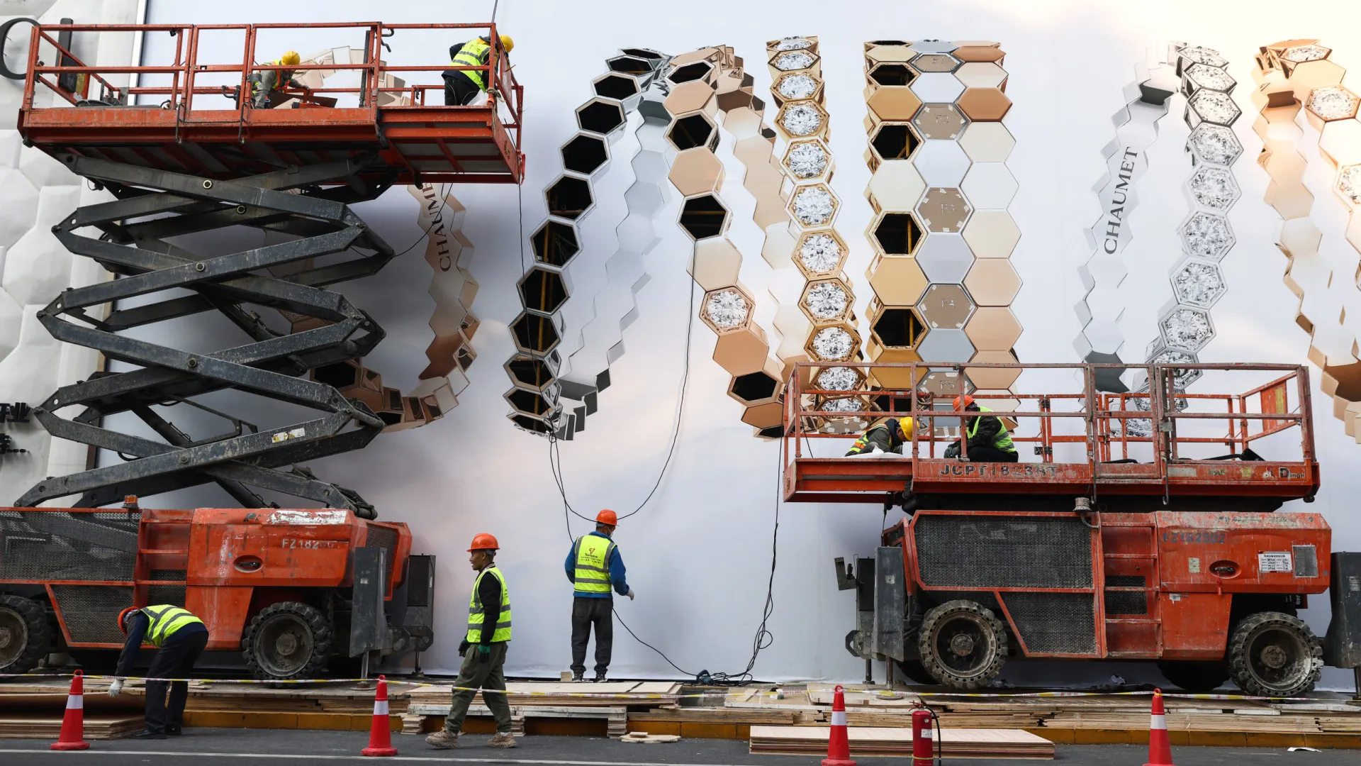 
                    China suspende por um ano tarifa adicional de 24% sobre importações dos EUA
                