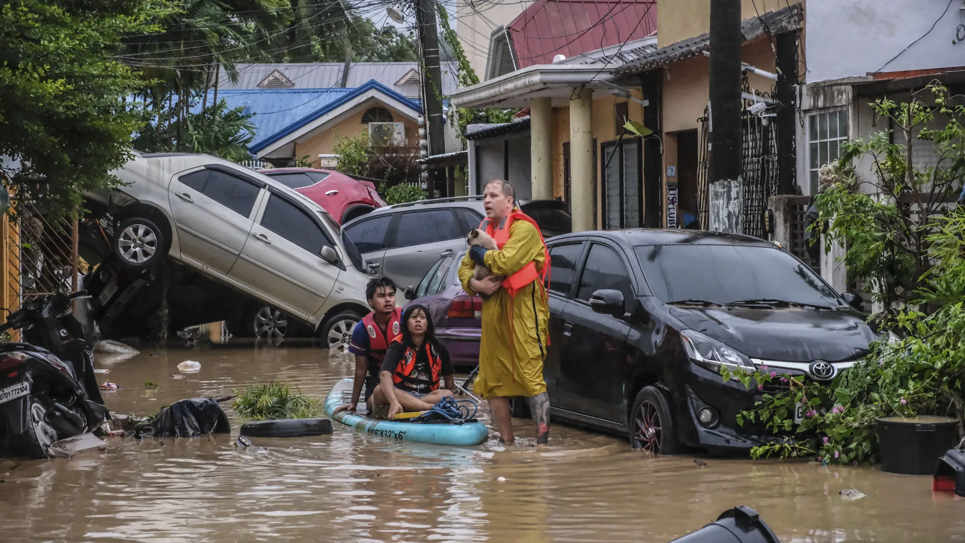 
                    Tufão Kalmaegi causa dois mortos e inundações no centro das Filipinas
                