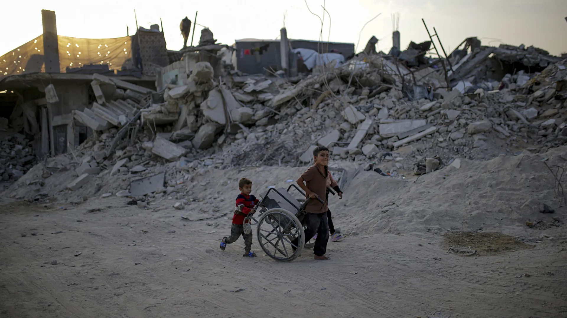 
                    Cerca de 1.500 crianças de Gaza amputadas necessitam de apoio 