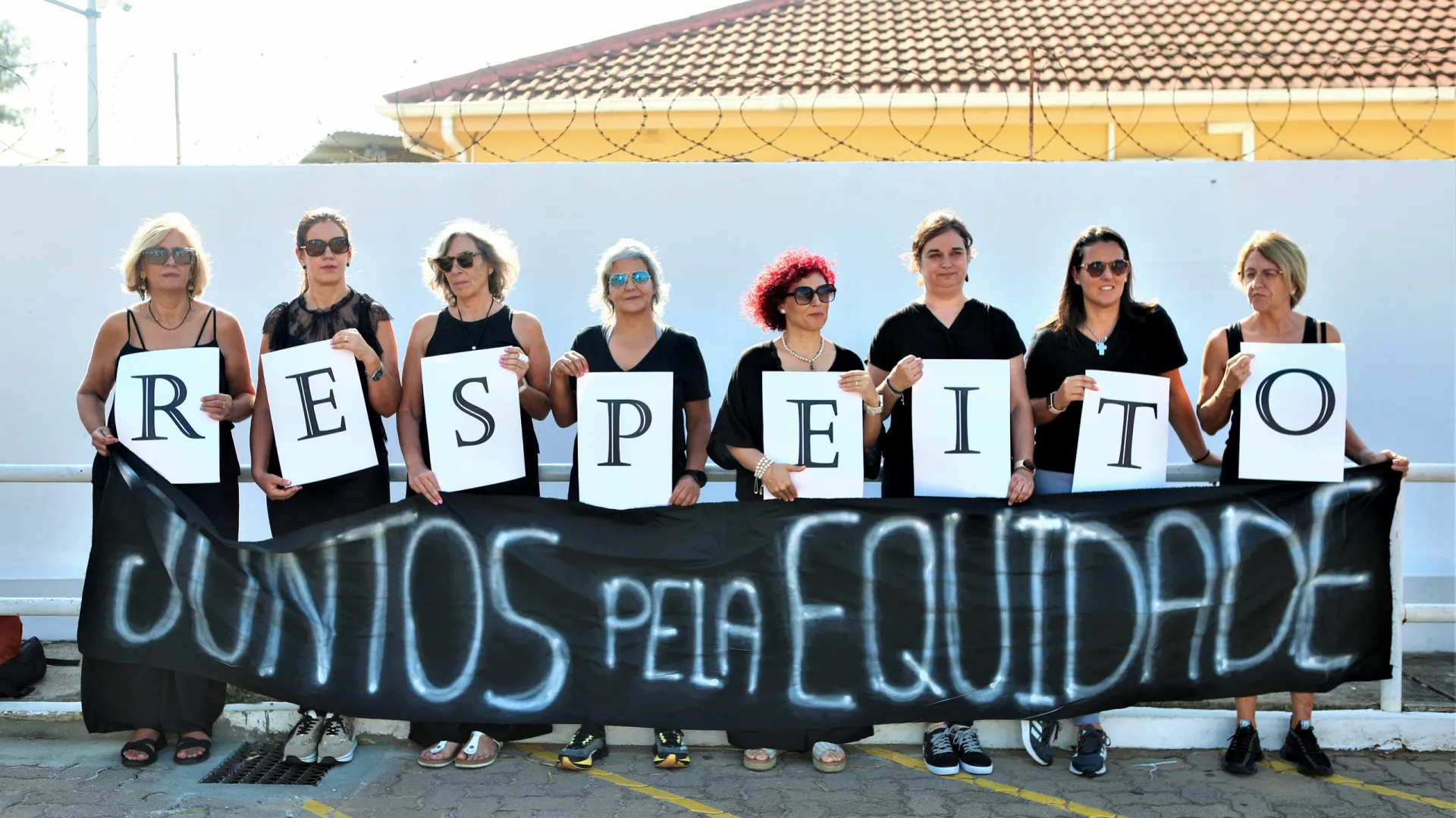 
                    Professores da Escola Portuguesa de Moçambique em greve com críticas ao Governo
                