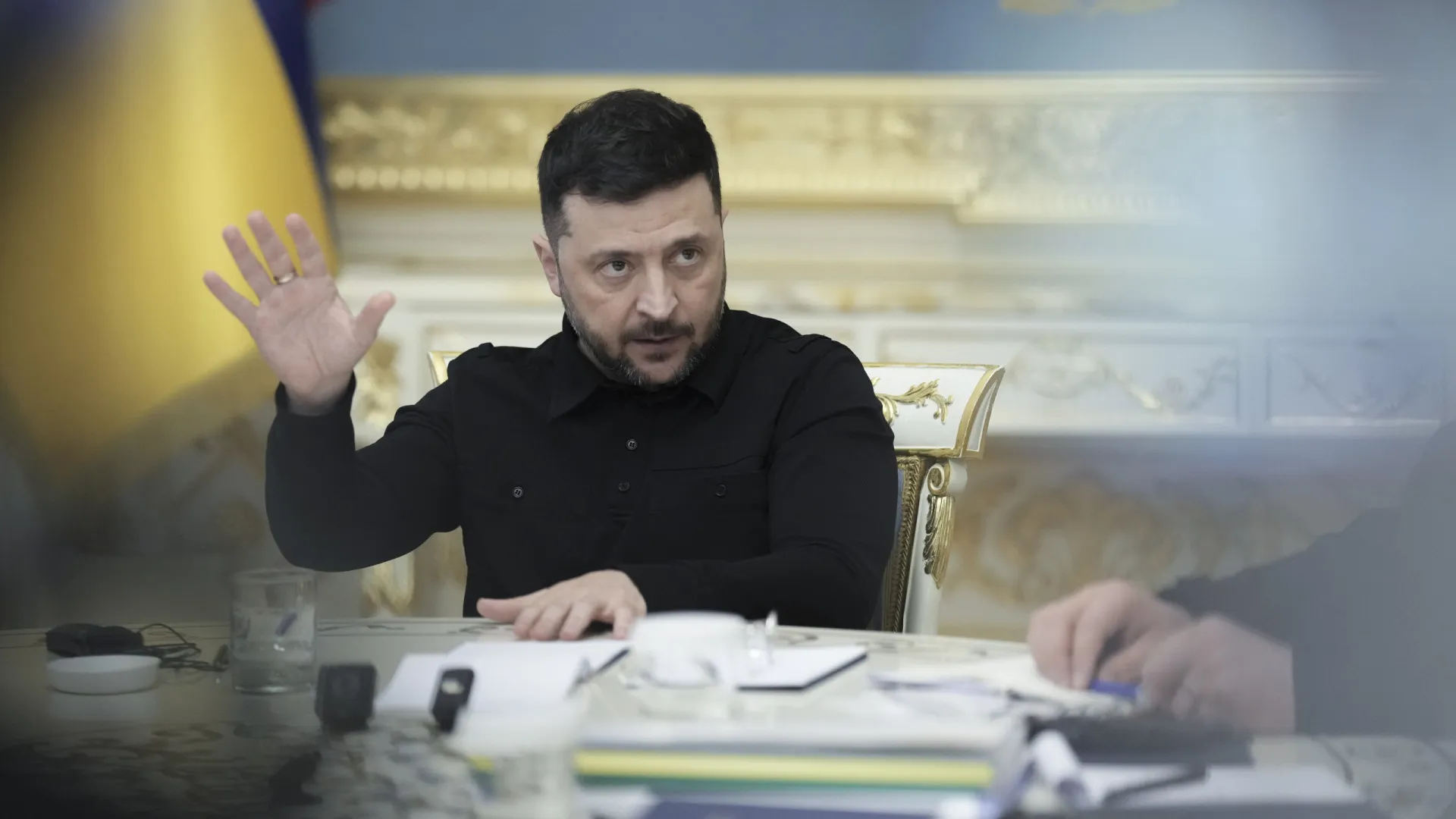 
                    Zelensky anuncia reforma de setor energético após escândalo de corrupção
                
