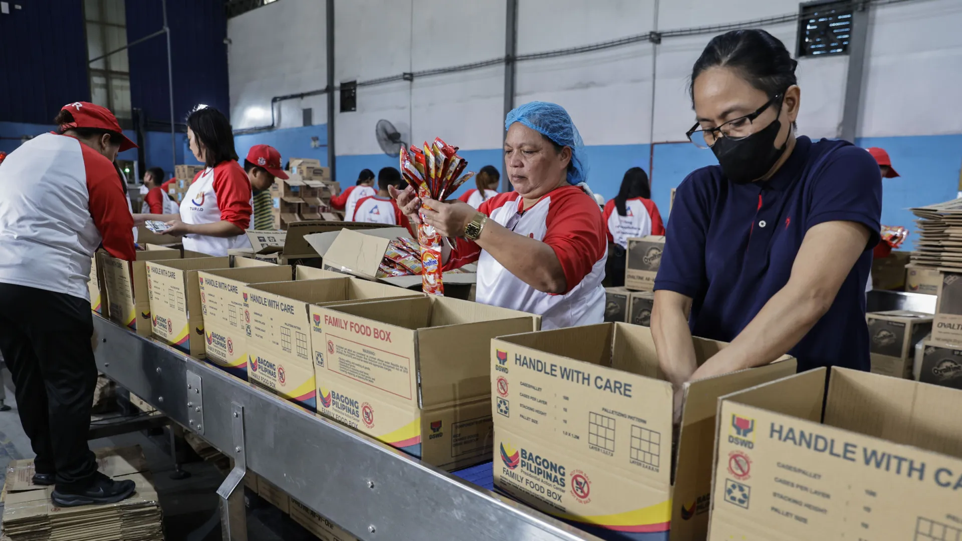 
                    Fung-wong torna-se supertufão ao aproximar-se das Filipinas
                