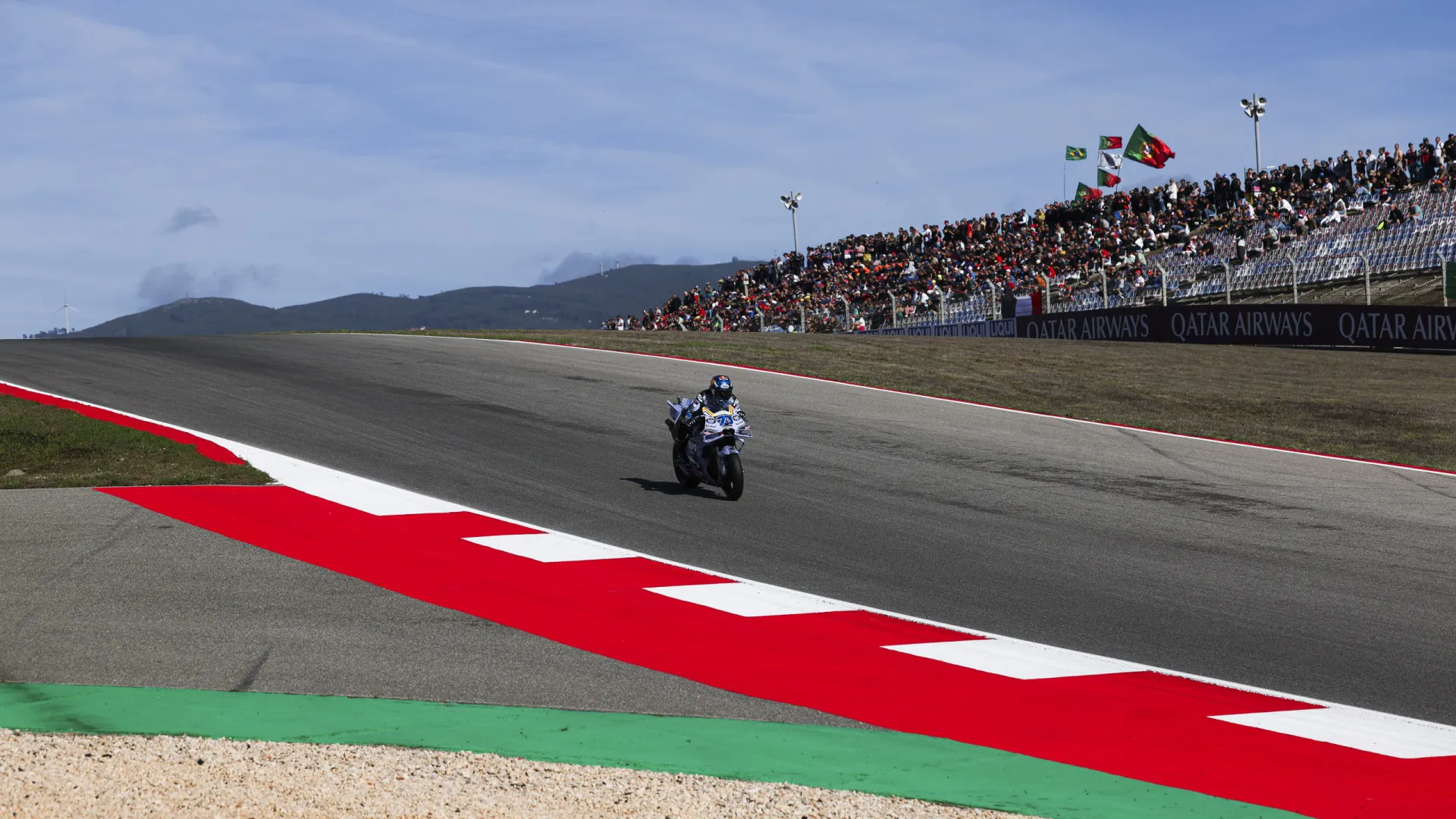 
                    Alex Márquez vence sprint do GP de Portugal. Miguel Oliveira fica em 16.º
                