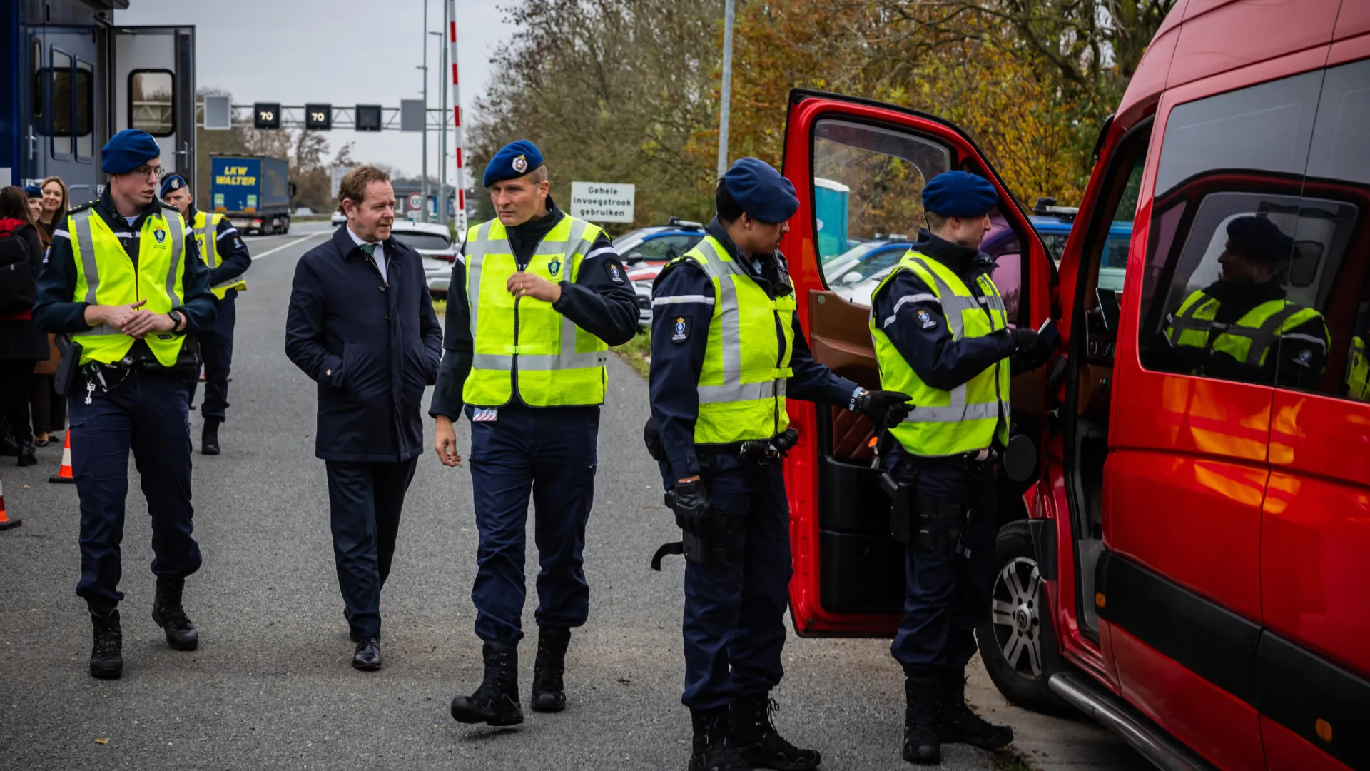 
                    Países Baixos prolongam controlo de fronteiras para conter a migrações
                