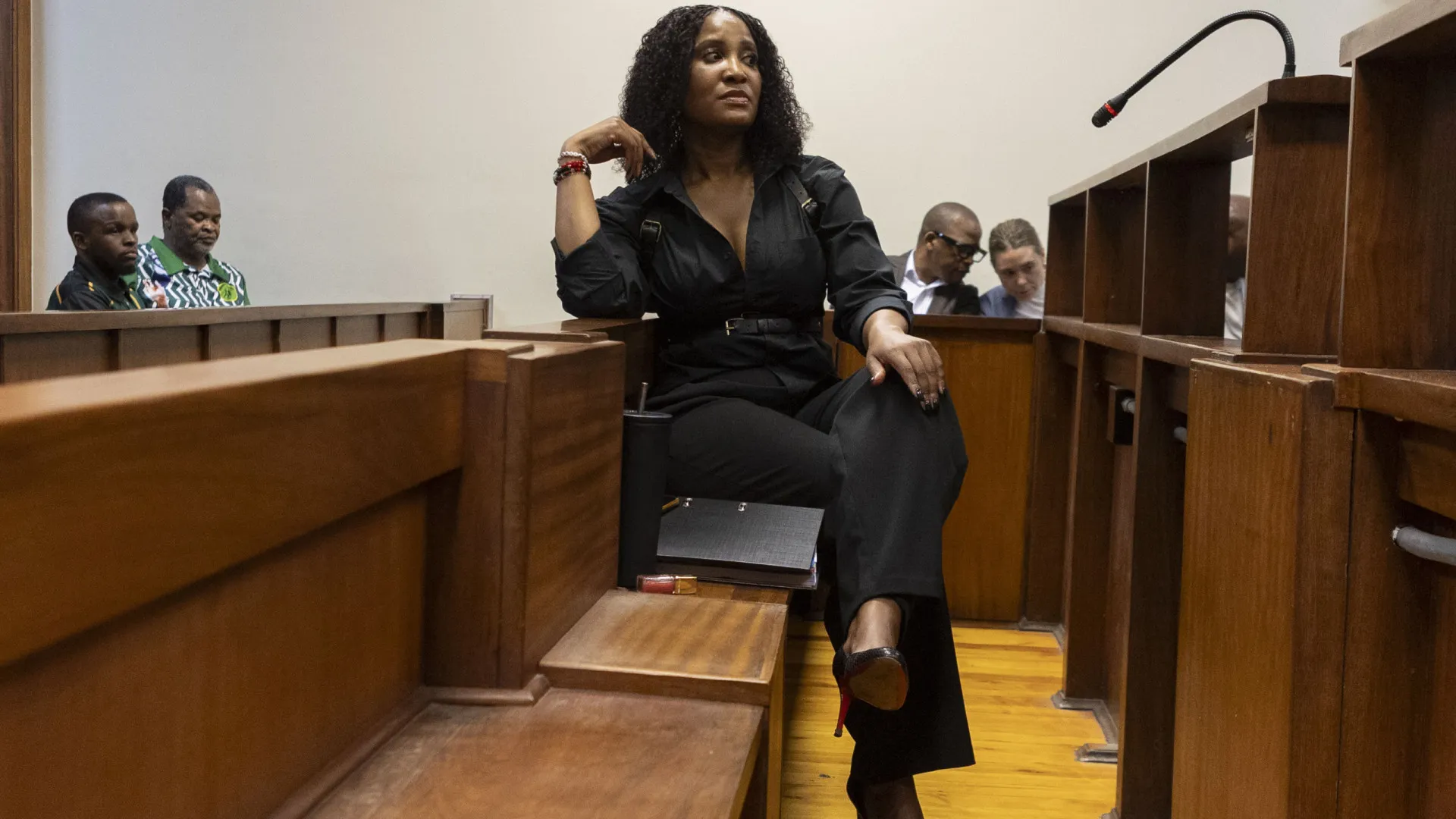 
                    Recrutar para combater pela Rússia? Deputada filha de Zuma demite-se
                