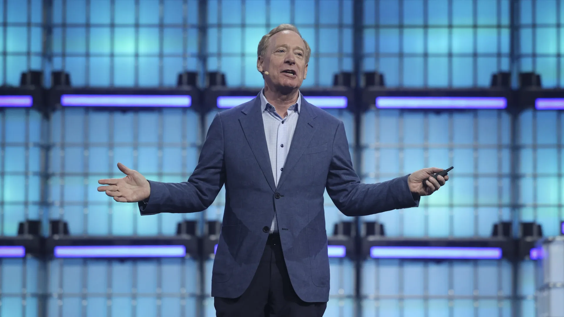 
                    Microsoft: Empresas chinesas de IA estão a assumir liderança em África
                