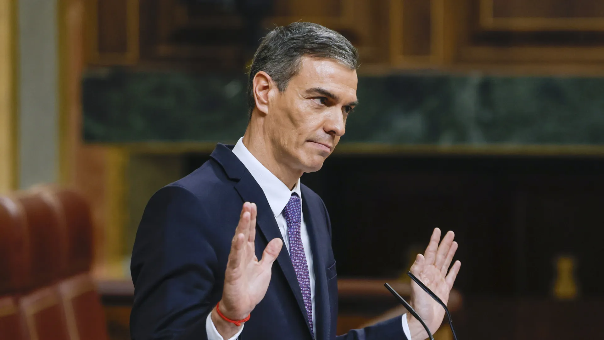 Sánchez considera "doloroso" elogios de Juan Carlos I a Franco