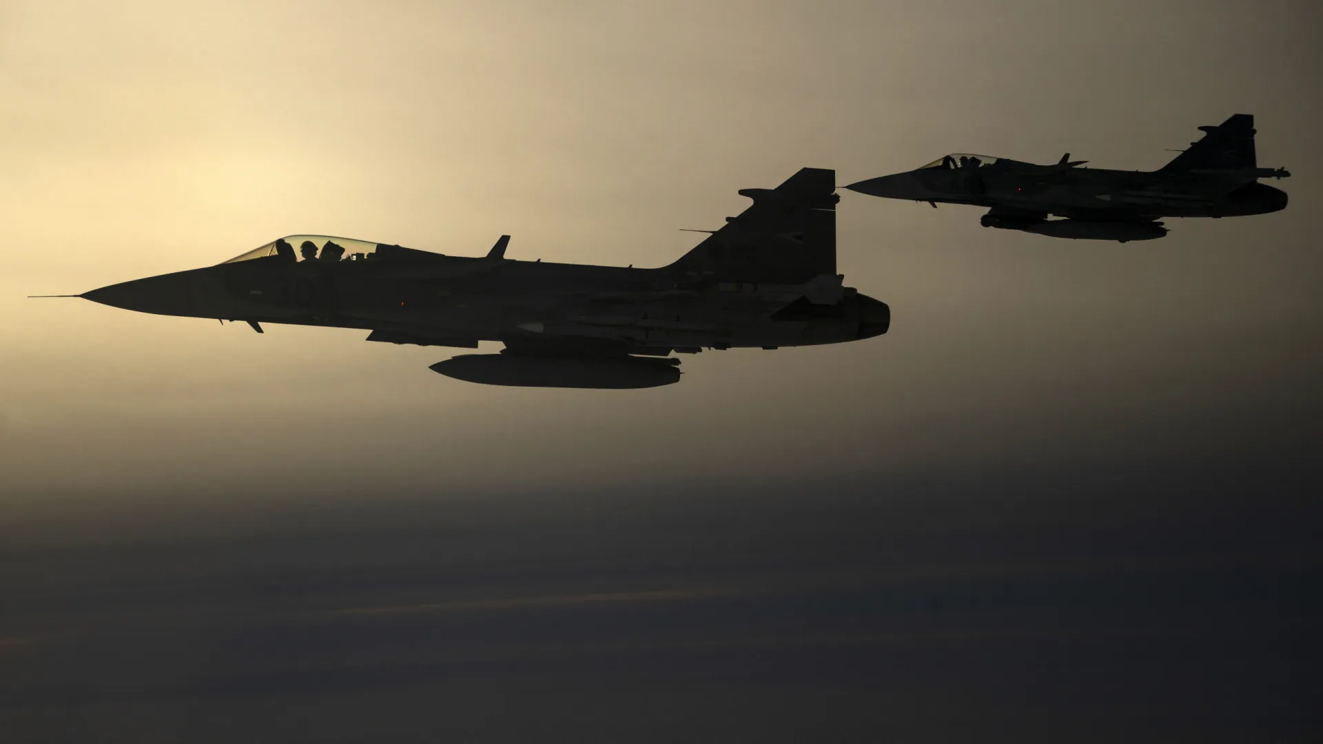 
                    Suécia vai enviar caças para nova missão da NATO no Ártico
                