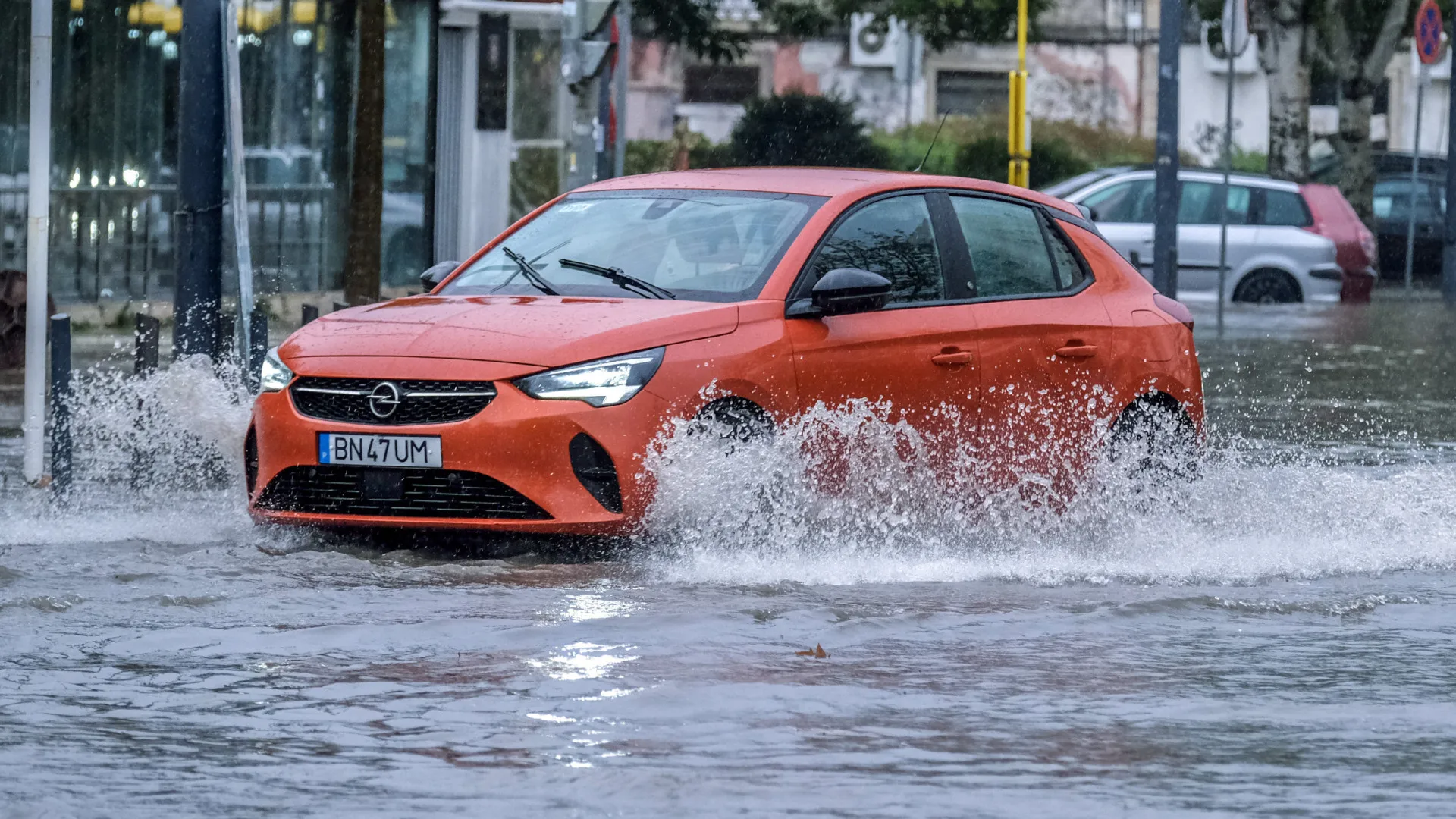
                    Registadas 1.874 ocorrências até às 17h00 devido ao mau tempo
                