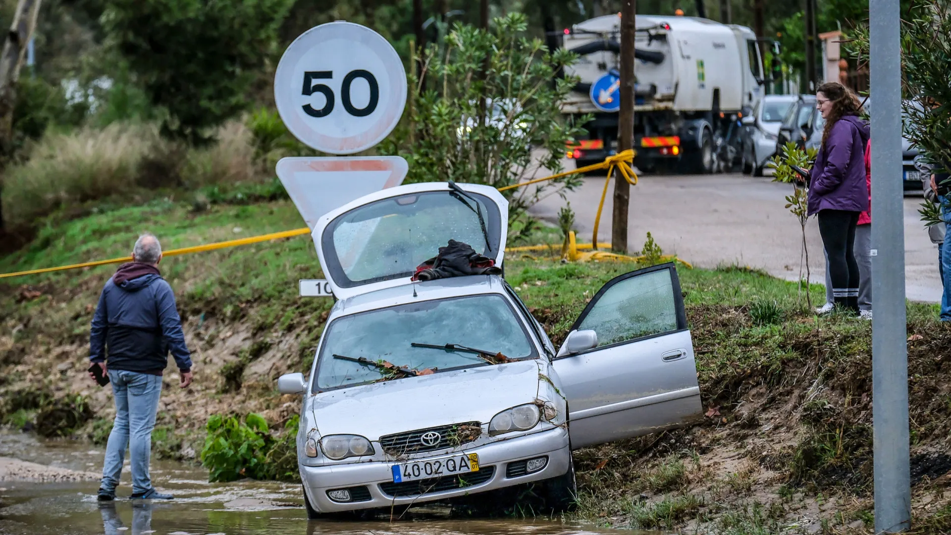 
                    Mau tempo provoca dois mortos, cinco deslocados e 918 ocorrências
                