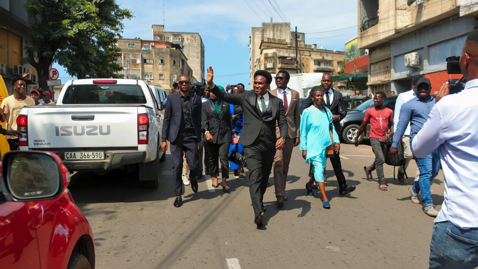 
                    Reforço policial após Venâncio propor tirar Ak-47 da bandeira moçambicana
                