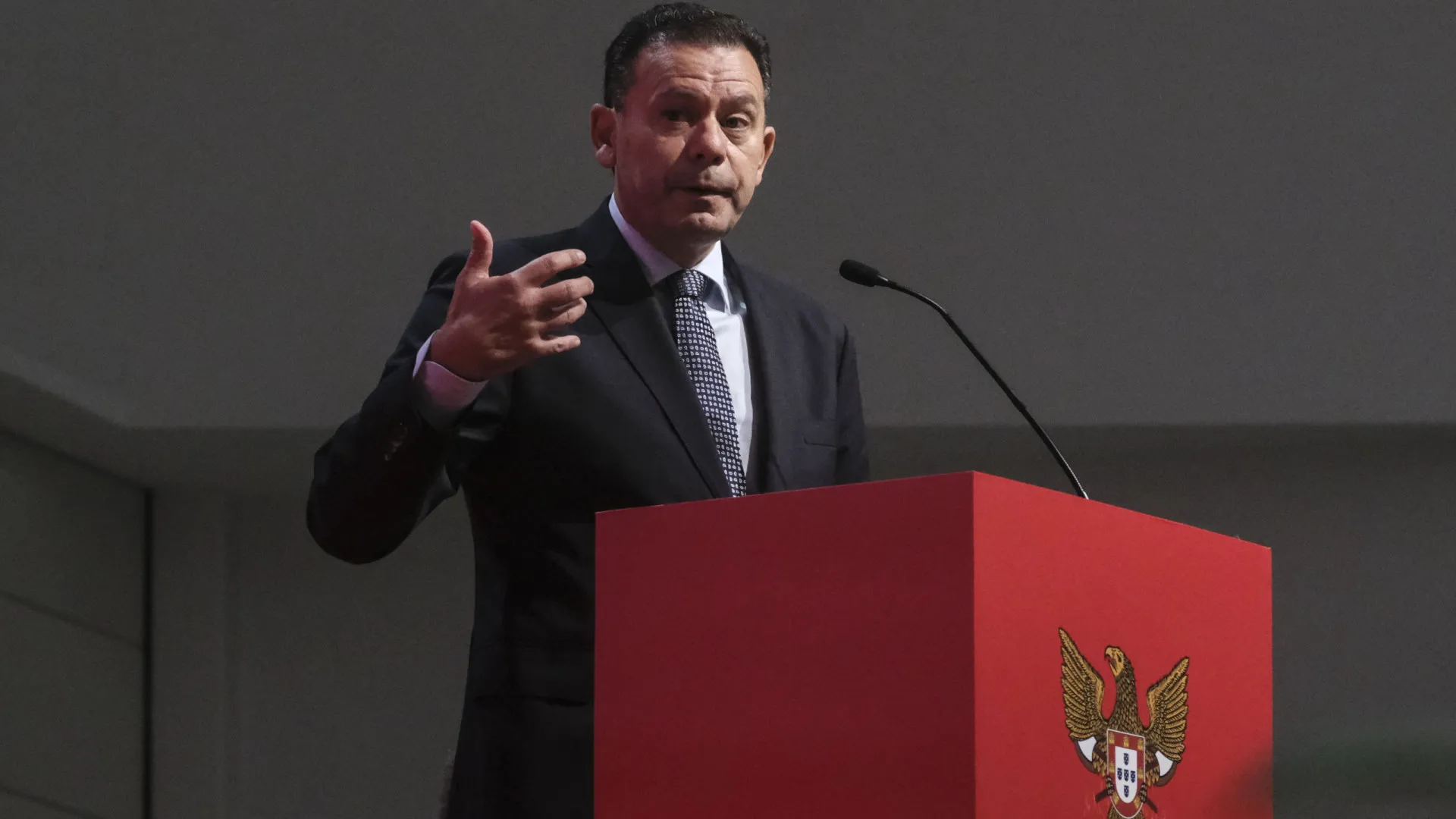 Proteção Civil. Montenegro anuncia "comando operacional" para Bombeiros