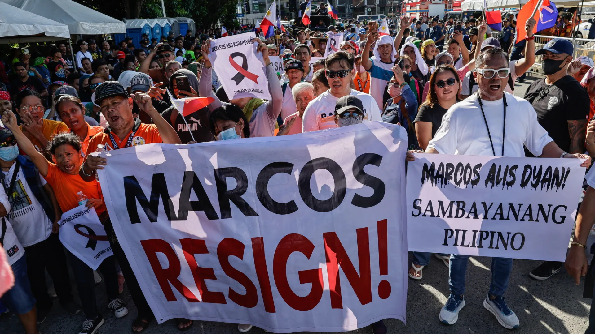 
                    Milhares de filipinos iniciam manifestação de três dias contra a corrupção
                