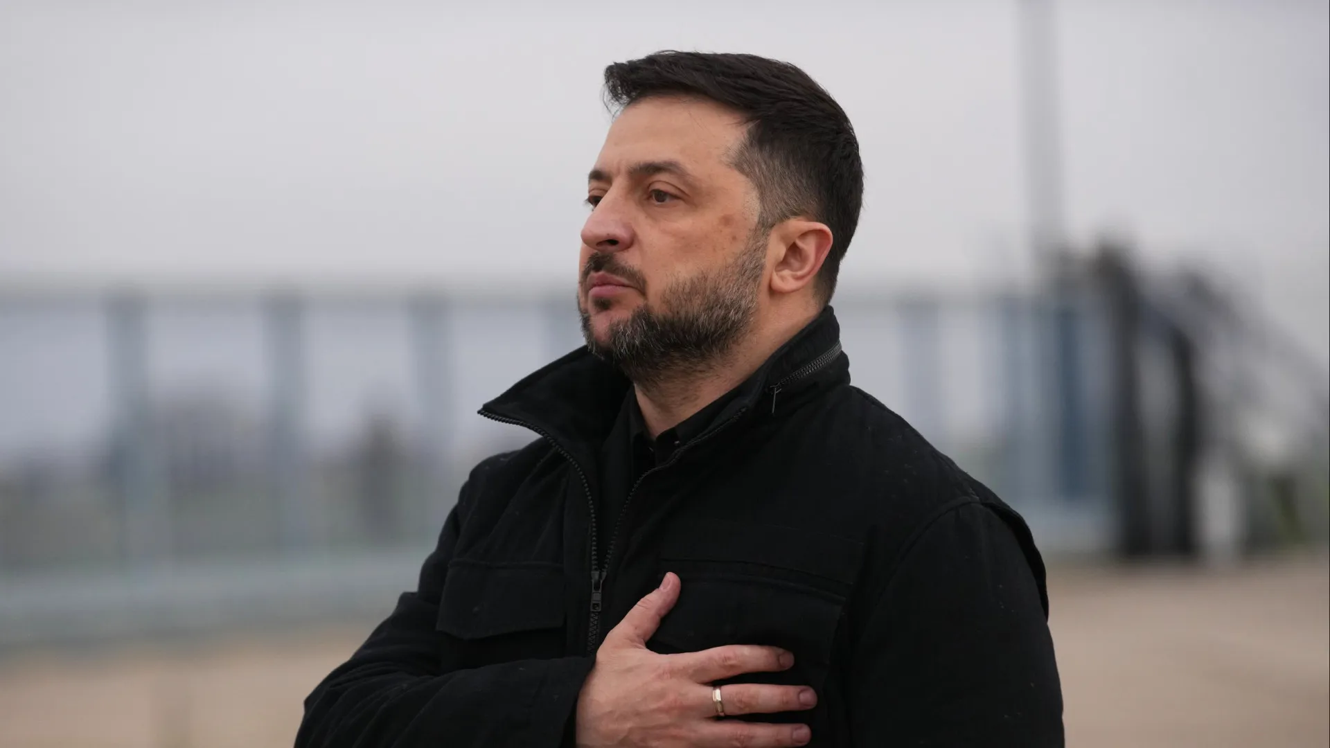 
                    Zelensky está 