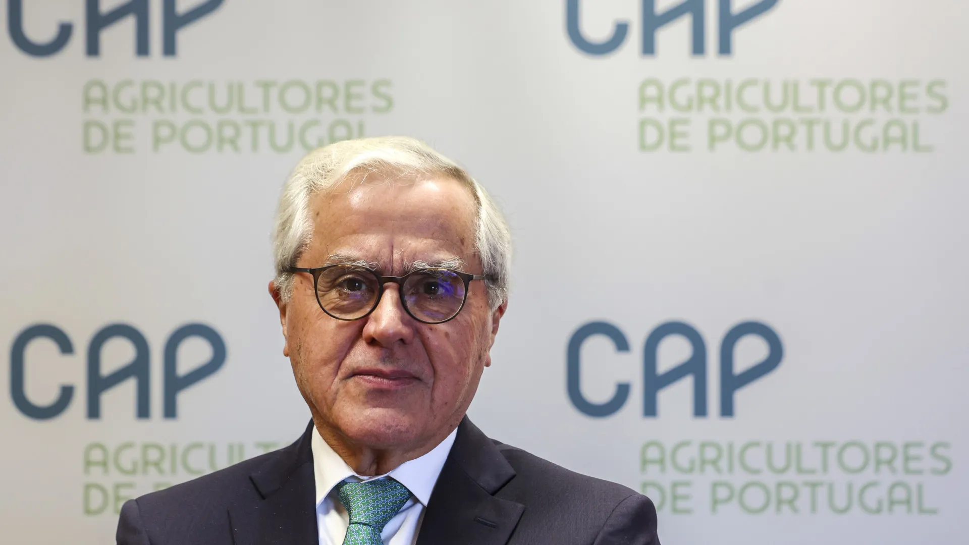 
                    Agricultores pedem aos governantes que se entendam após 16 reprogramações
                