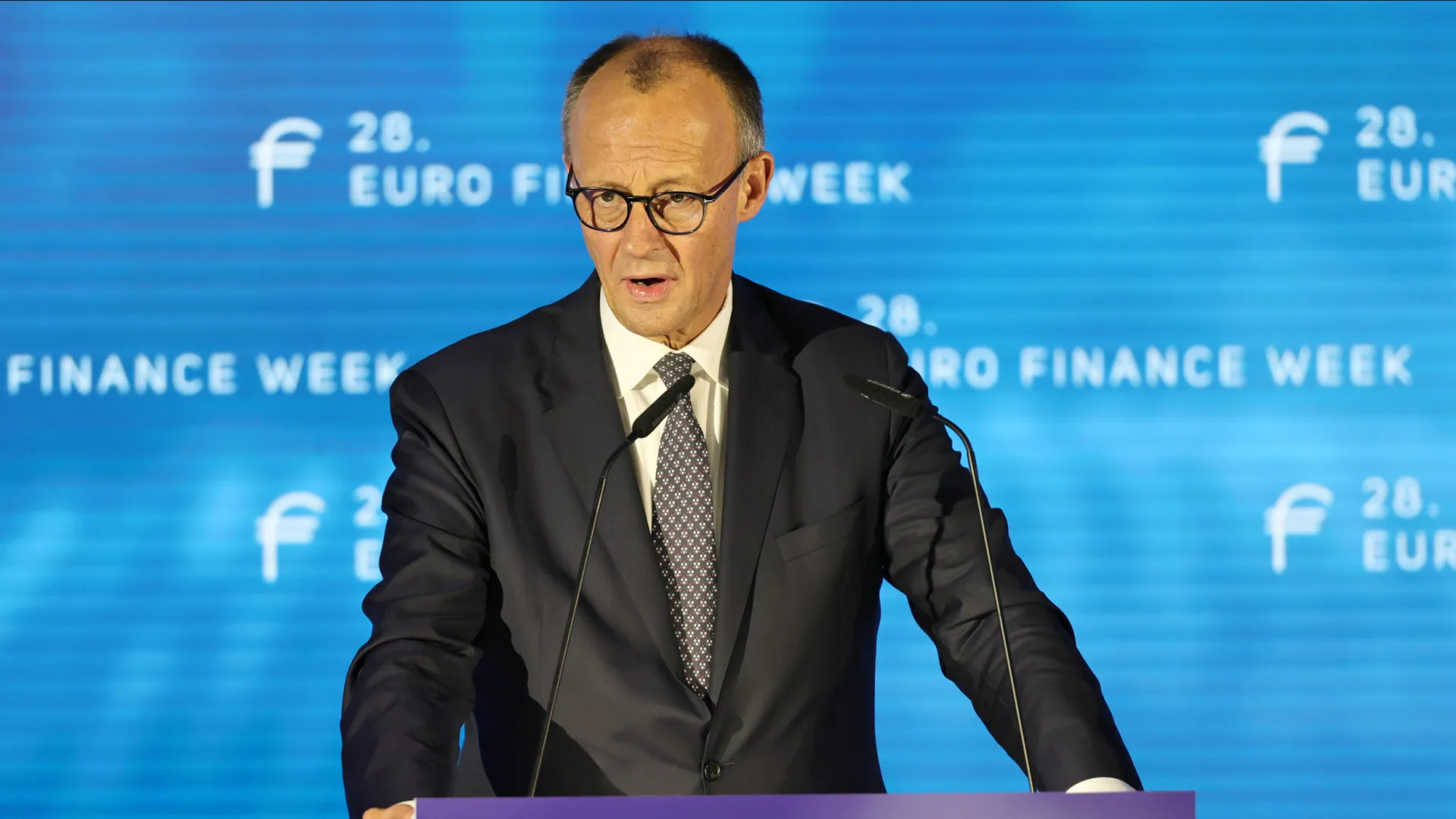 
                    Chanceler alemão quer uma Europa mais soberana e menos regulamentada
                