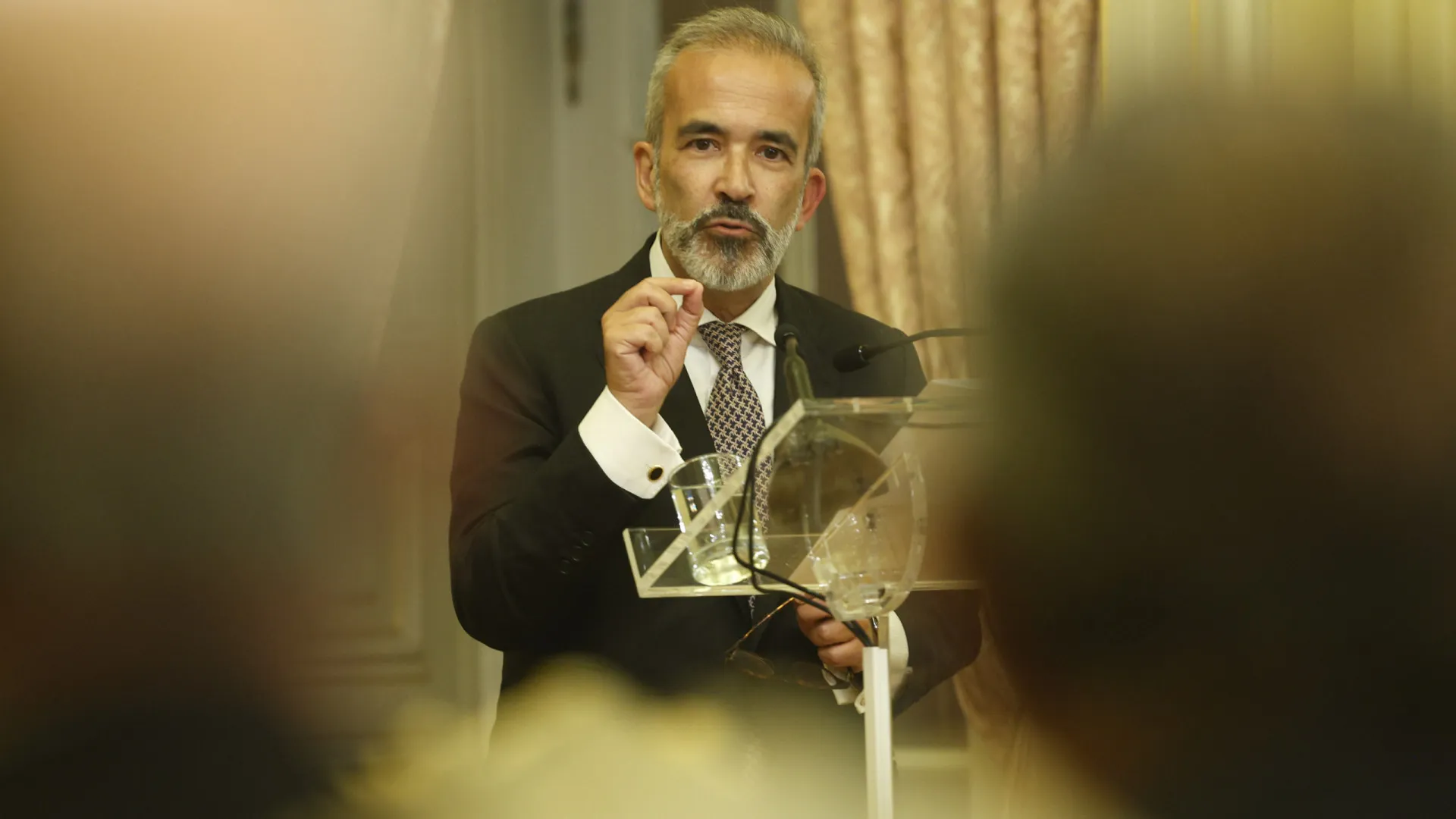 
                    Acordo de Bicesse? Livro é a 