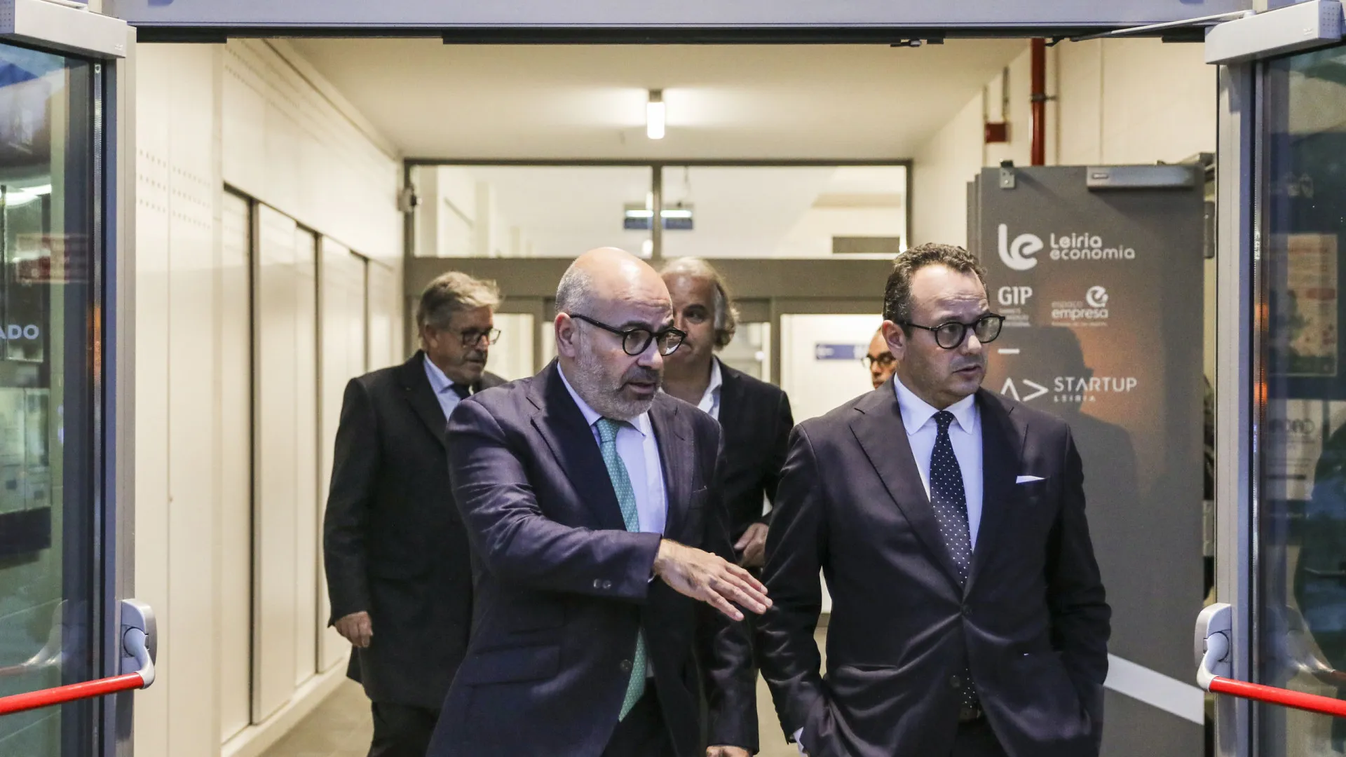 
                    Ministro Pinto Luz garante apoio para metrobus na Região de Leiria
                