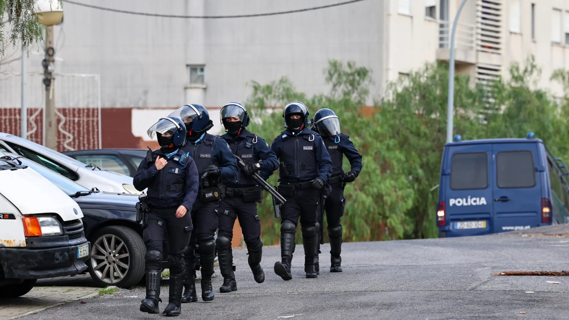 
                    PSP identifica cerca de 30 pessoas após disparos com armas em Lisboa
                