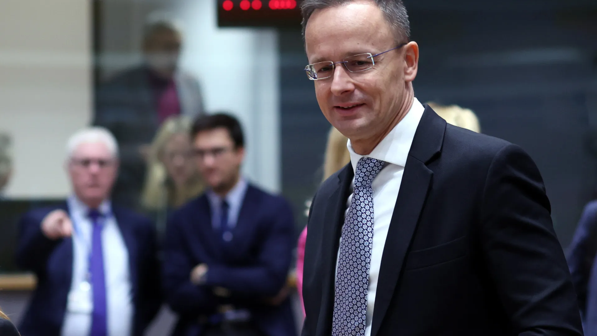 
                    Hungria leva a TJUE plano para romper com importações de gás russo
                