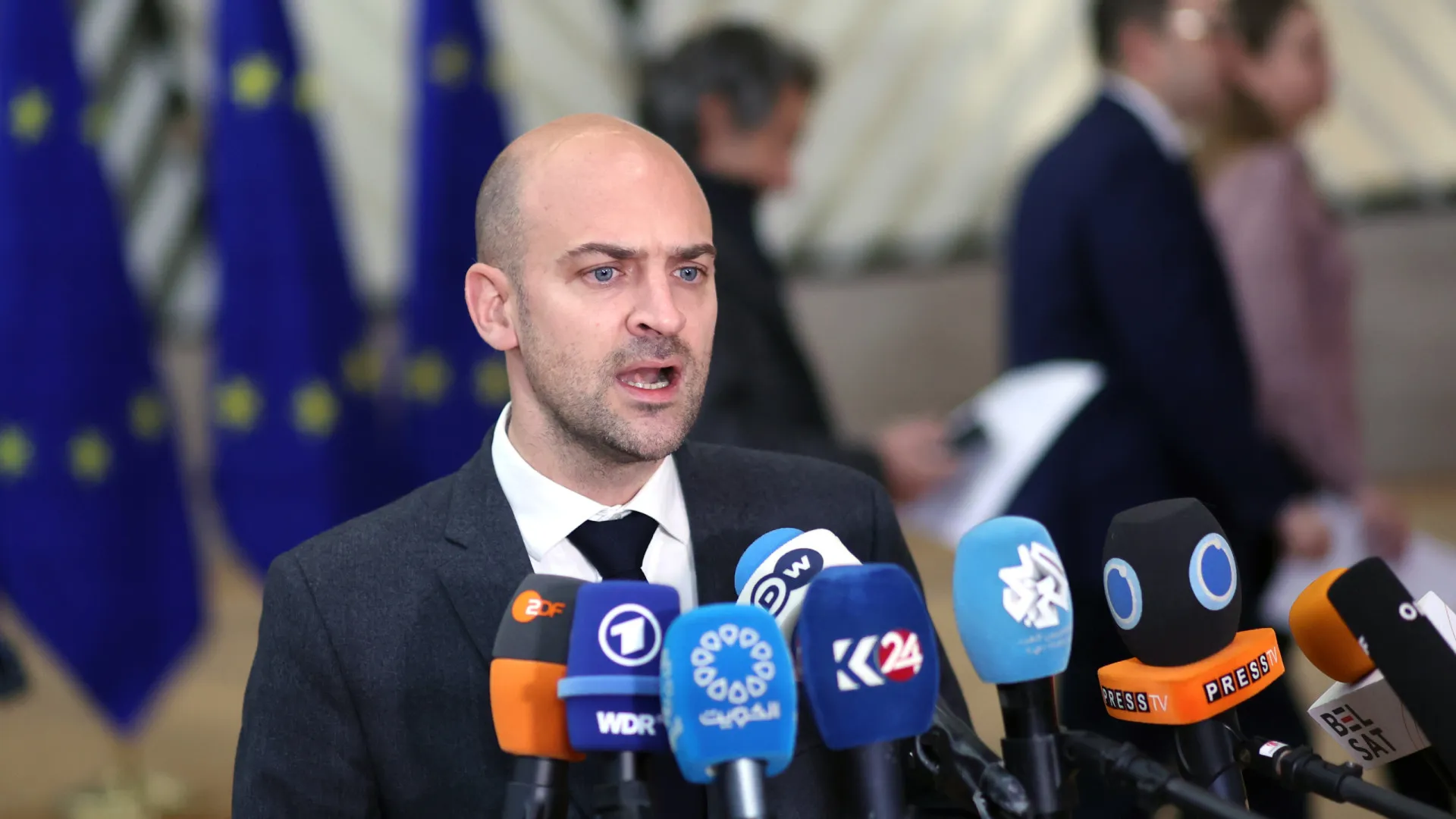 
                    França exige cláusulas de salvaguarda para aprovar acordo UE-Mercosul
                