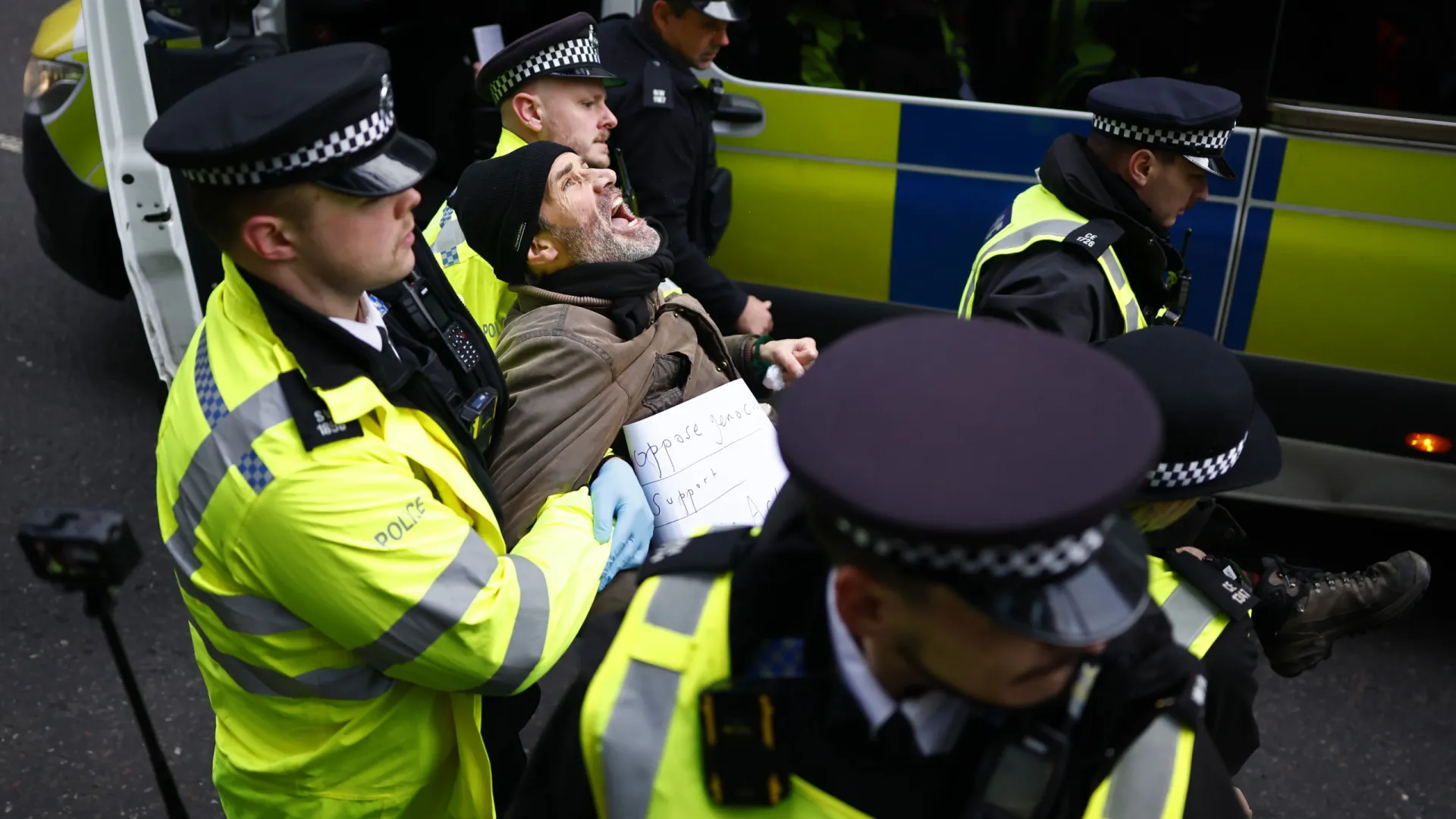 
                    120 detidos em Londres em manifestação de apoio ao Palestine Action
                